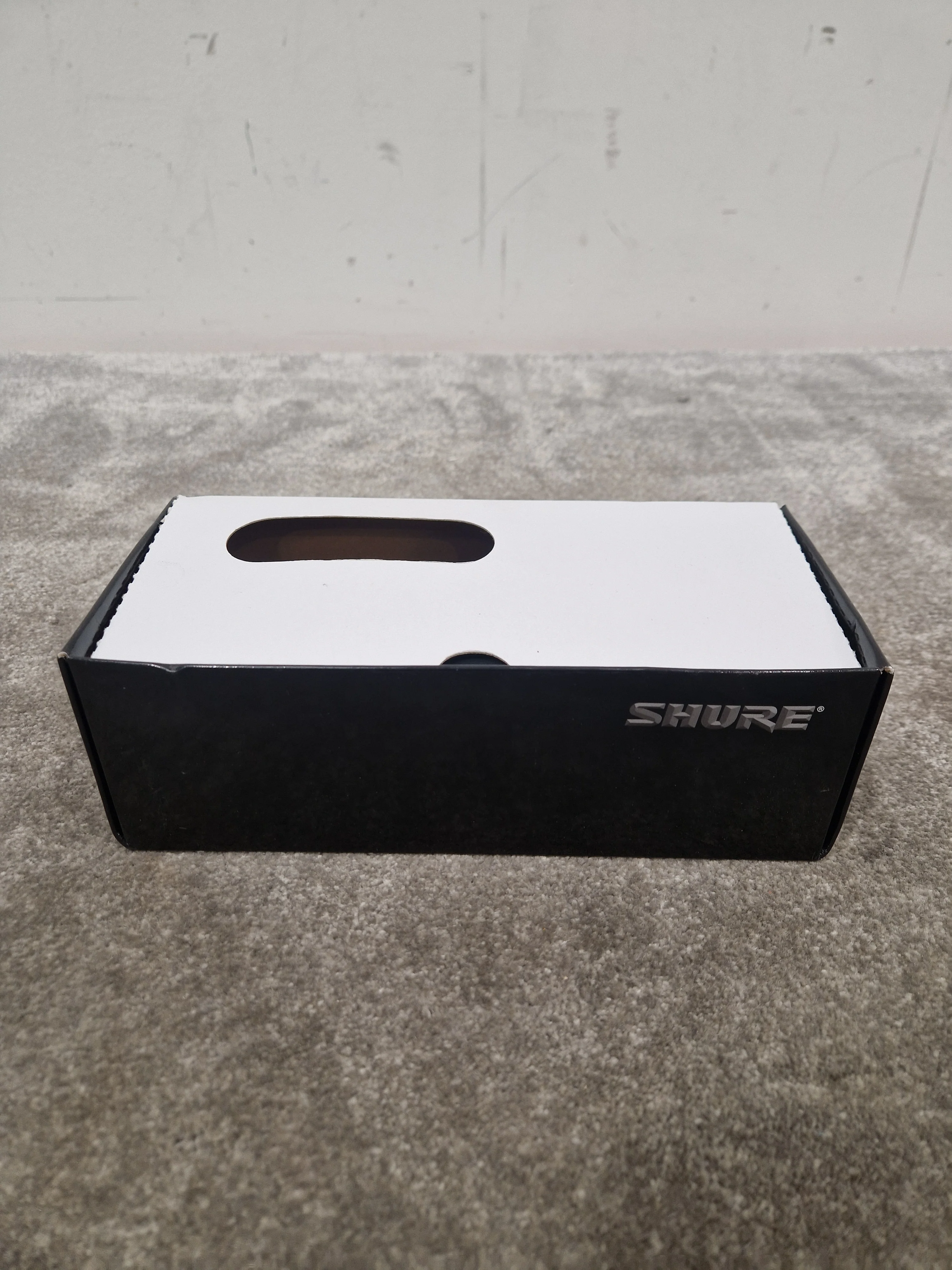 Shure Sm58 Dynamic Microphone - Cardioid Pattern, Durable Construction - Excellent w/ Original Box & Manuals & Mic Holder Midi cable - Image 4