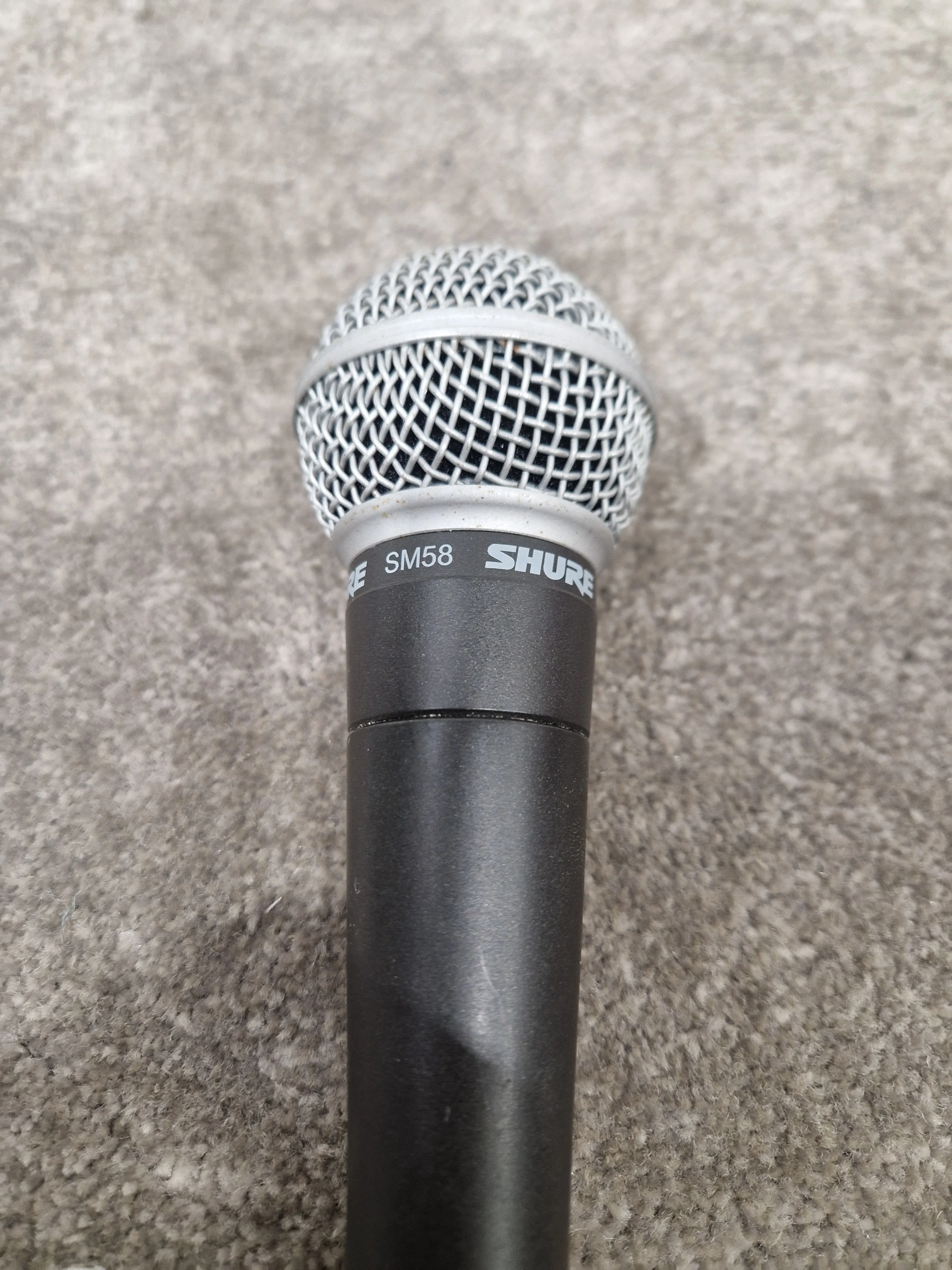 Shure Sm58 Dynamic Microphone - Cardioid Pattern, Durable Construction - Excellent w/ Original Box & Manuals & Mic Holder Midi cable - Image 5