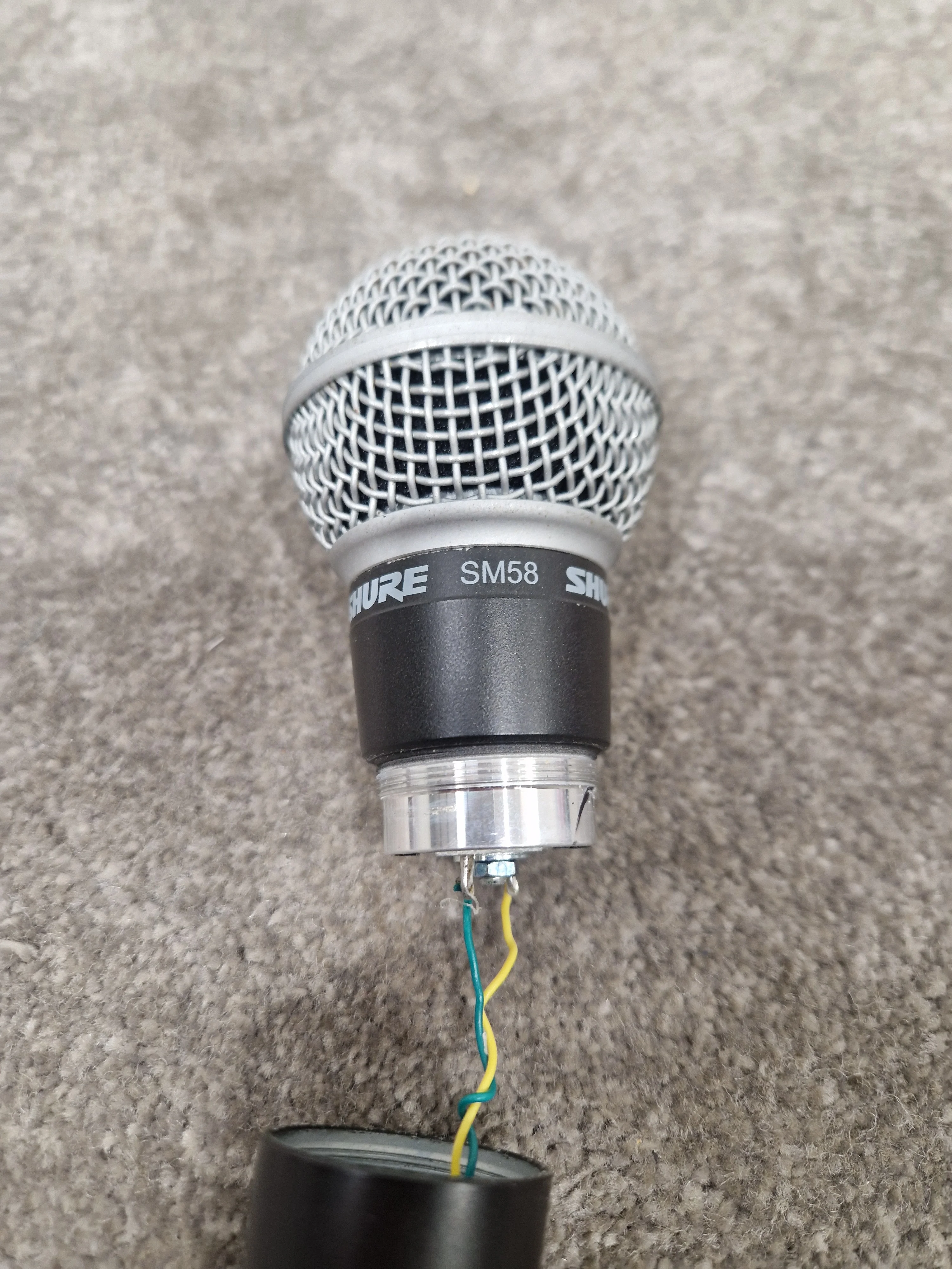 Shure Sm58 Dynamic Microphone - Cardioid Pattern, Durable Construction - Excellent w/ Original Box & Manuals & Mic Holder Midi cable - Image 7