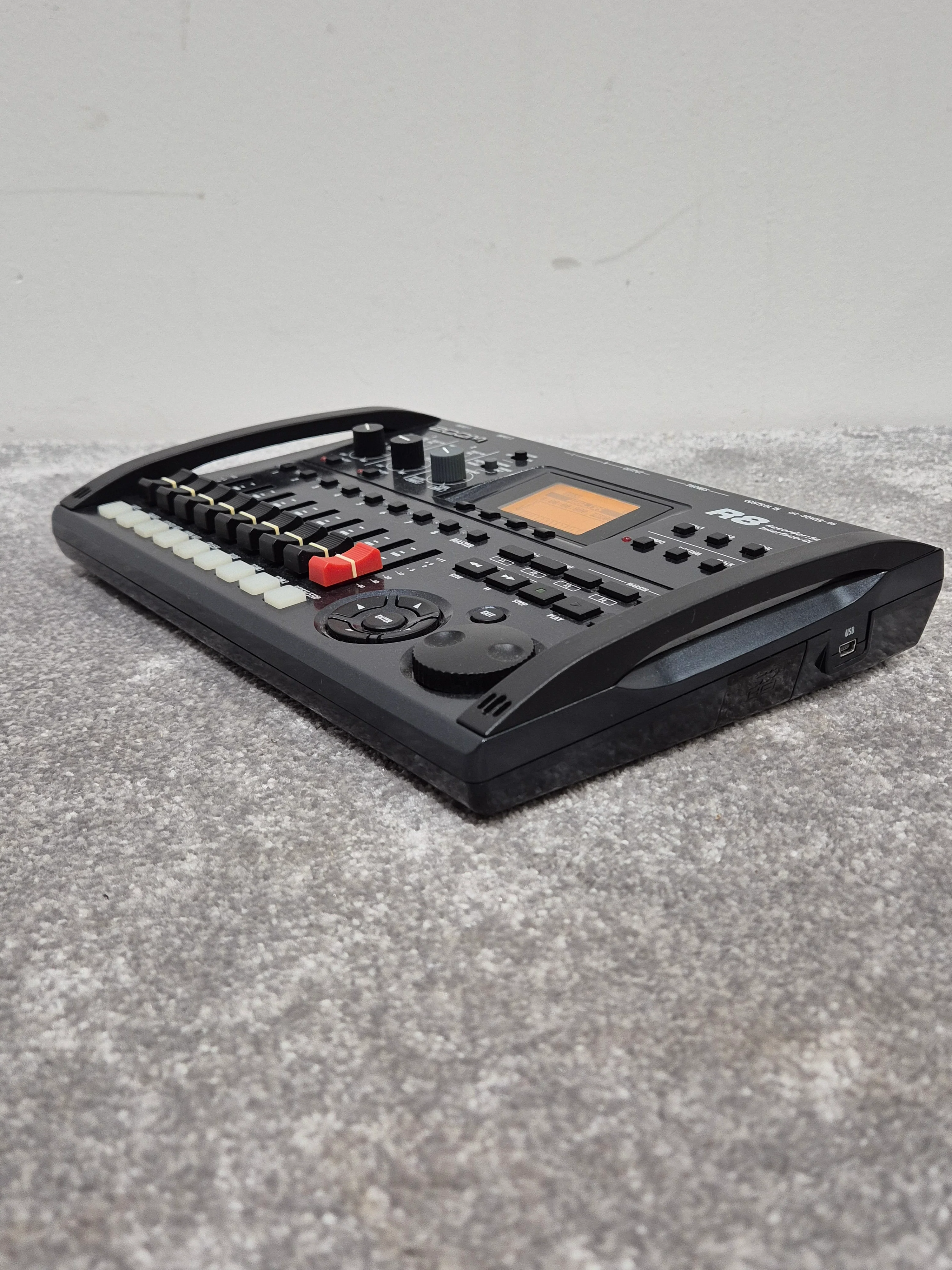 Zoom R8 - 8-Track SD Card Recorder w/ Case - Image 10