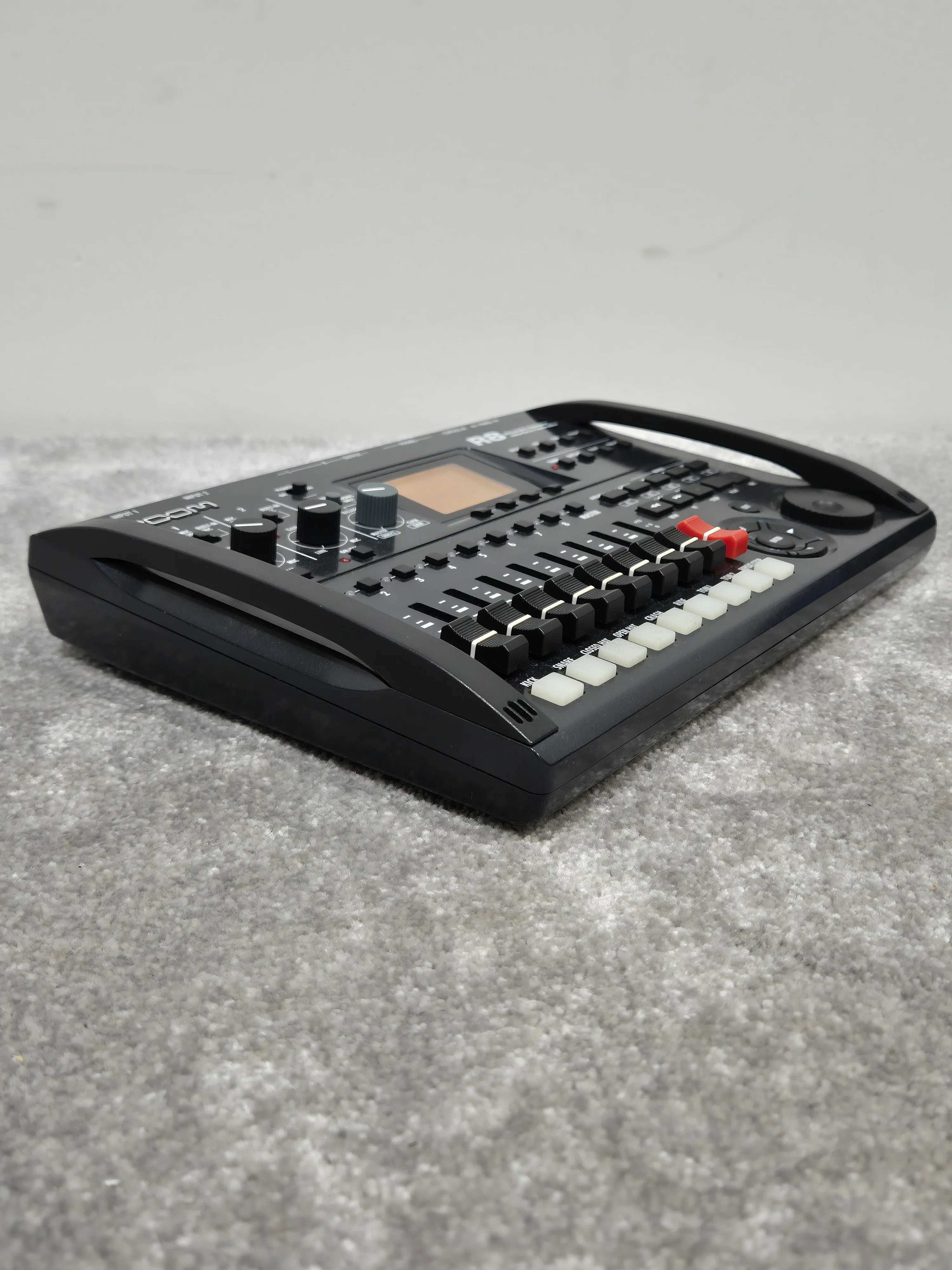 Zoom R8 - 8-Track SD Card Recorder w/ Case - Image 4