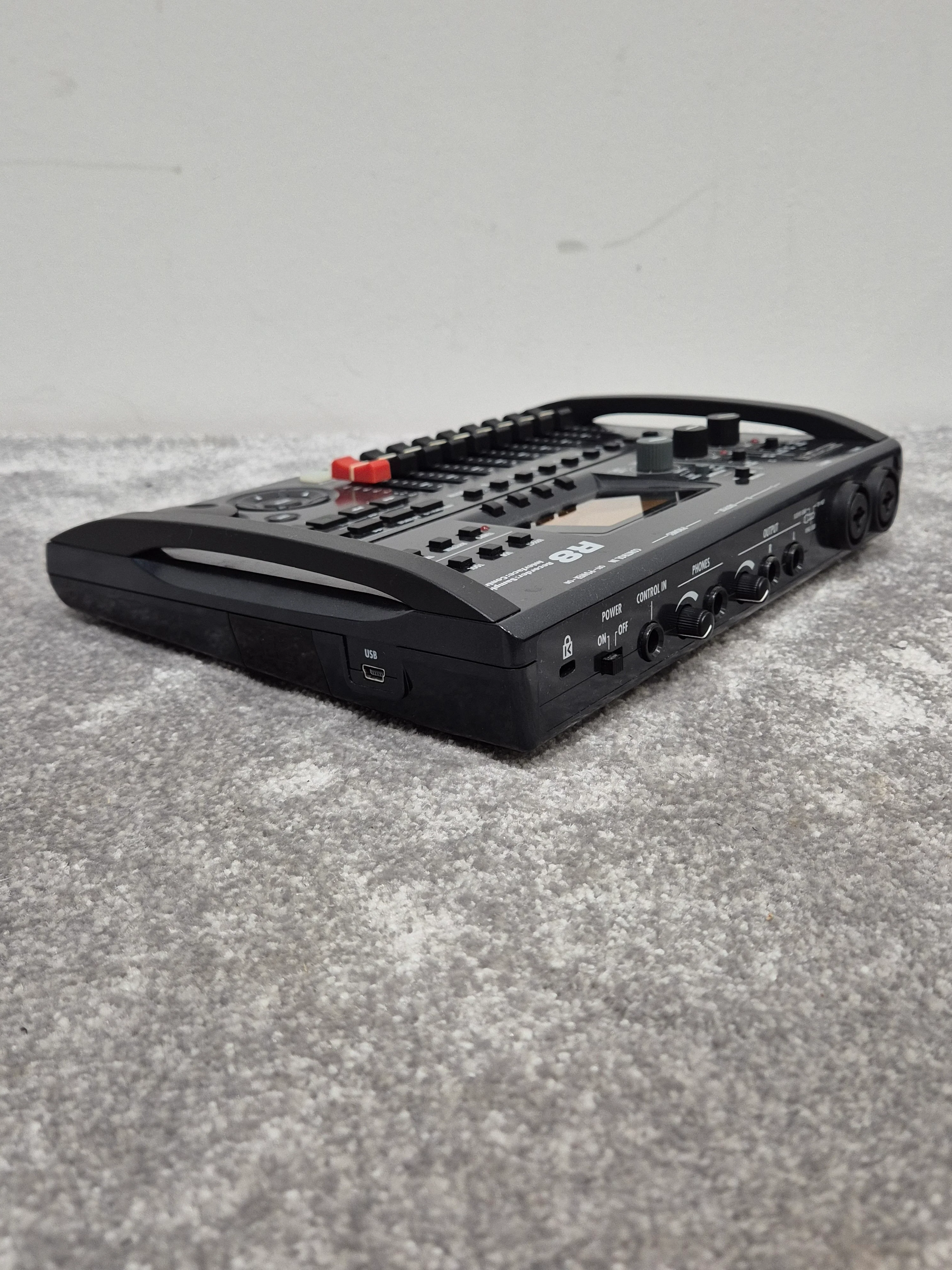 Zoom R8 - 8-Track SD Card Recorder w/ Case - Image 9