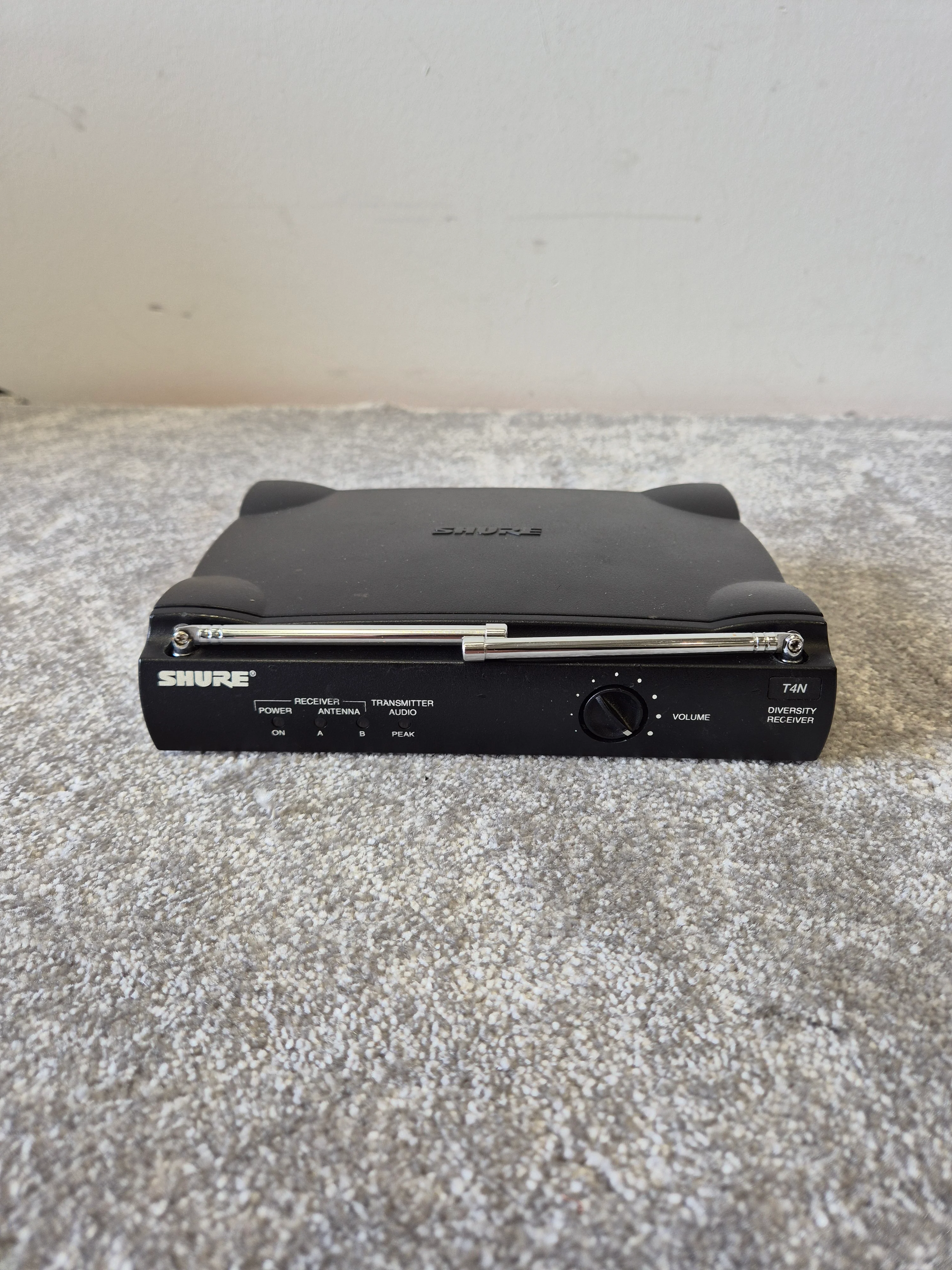Shure T4N/SM58 - Wireless Handheld Microphone System w/ Case - Good - Image 2