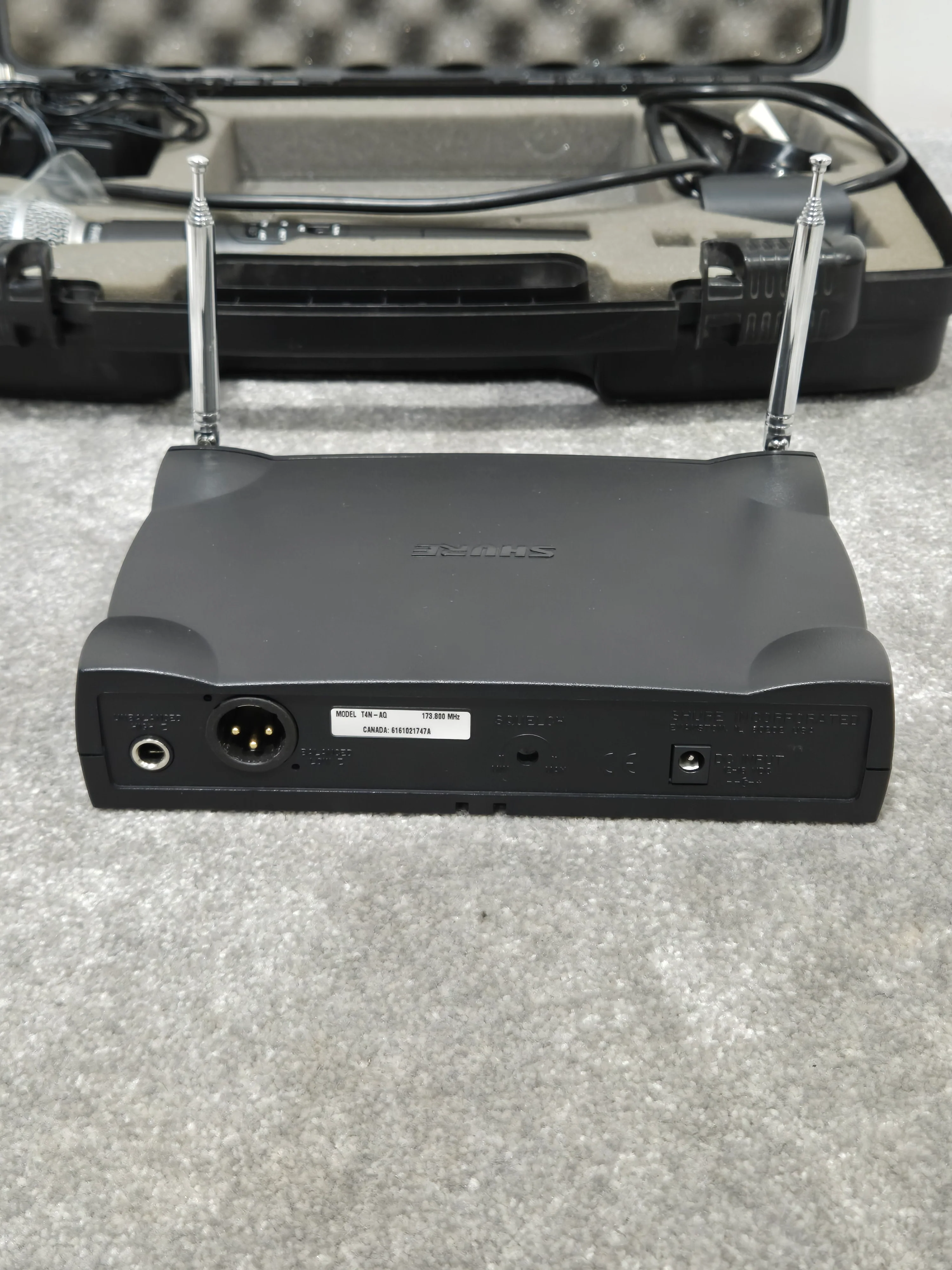 Shure T4N/SM58 -  Wireless Microphone System w/ Case - Excellent - Image 4