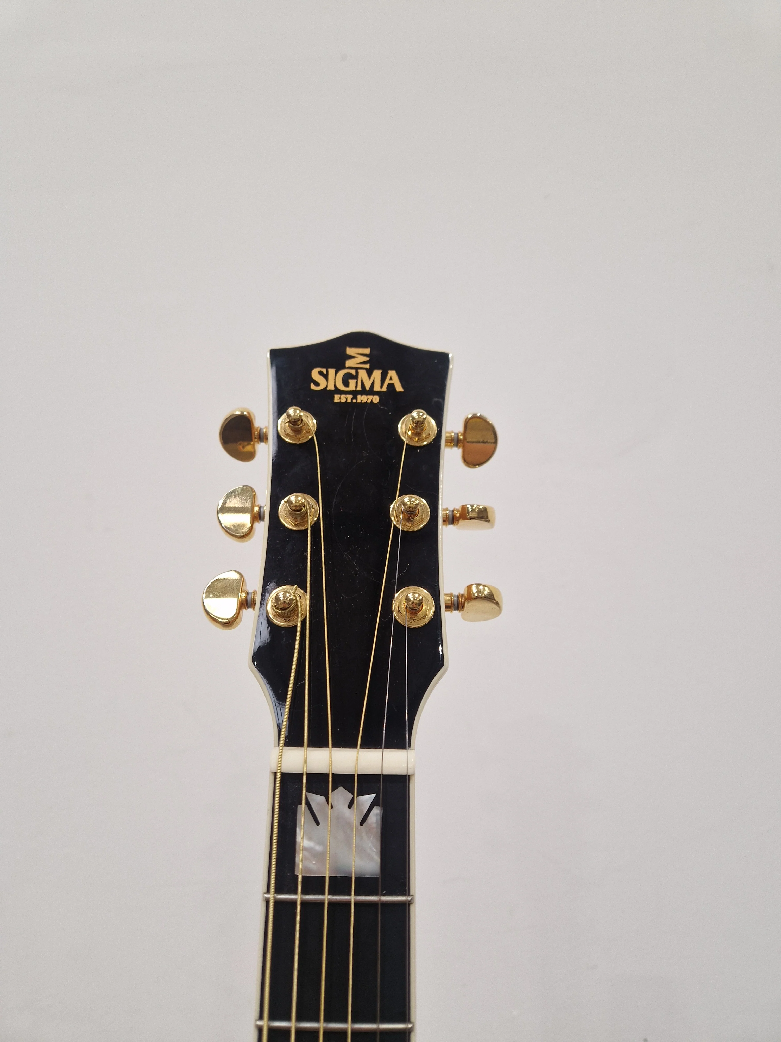 Sigma GJA - SG200-AN Electro Acoustic - Jumbo Body Design - Excellent w/ Hard Case - Image 7