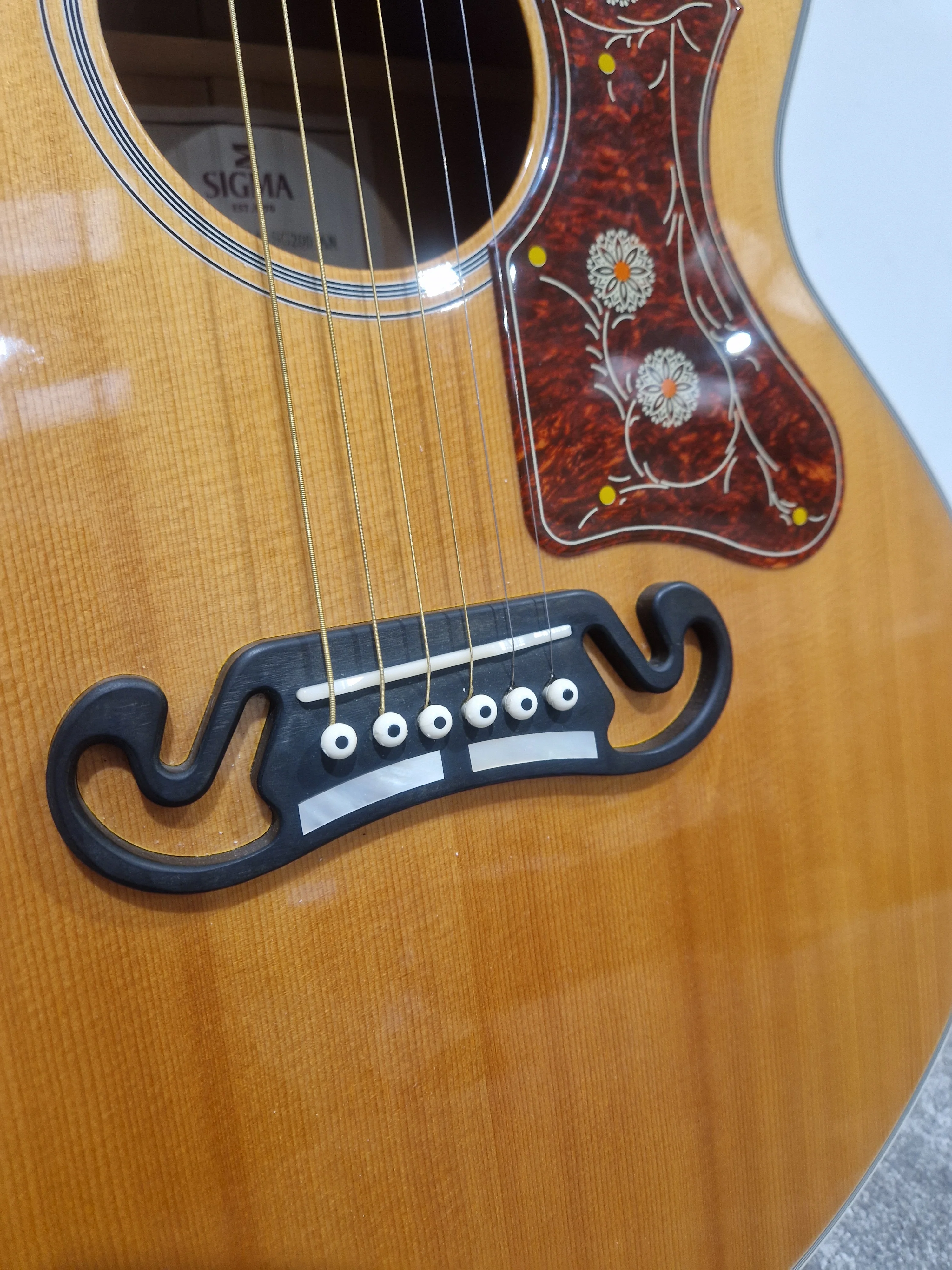 Sigma GJA - SG200-AN Electro Acoustic - Jumbo Body Design - Excellent w/ Hard Case - Image 12