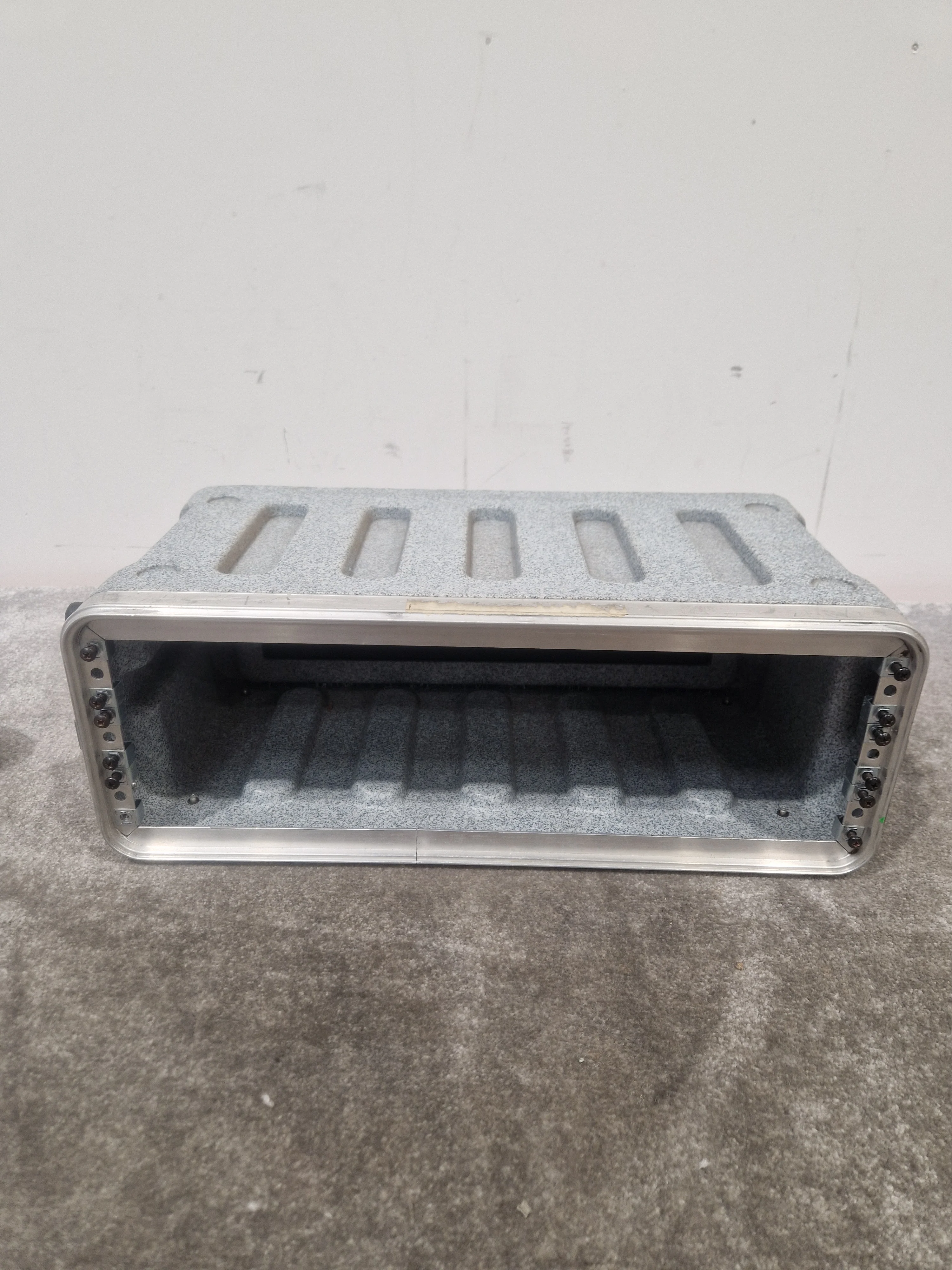 Skb Flight Case - Heavy-Duty Protection, Durable - Good - Image 4