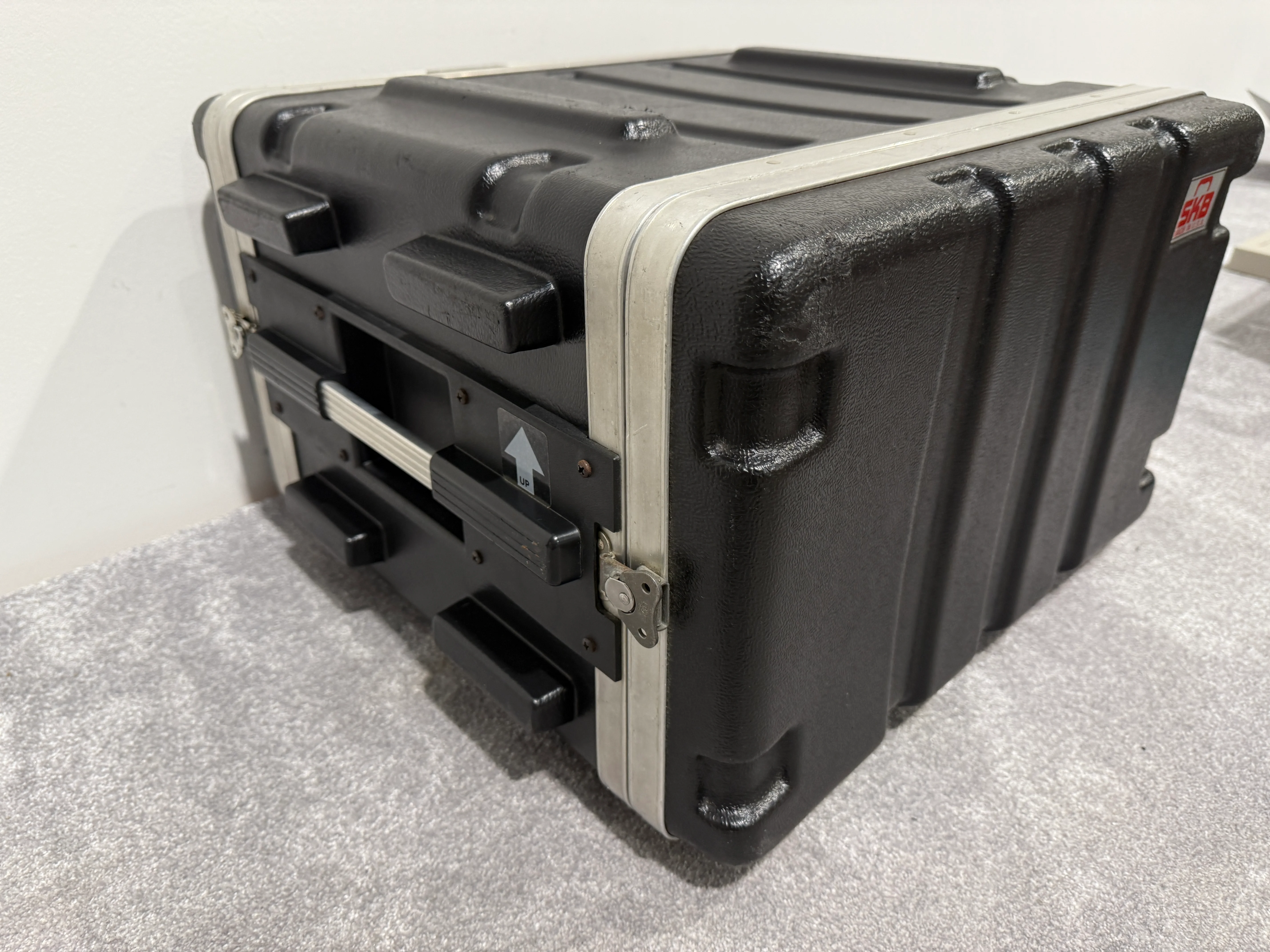 SKB 4u Plastic / Metal Rack Mount Flight Case - Image 2