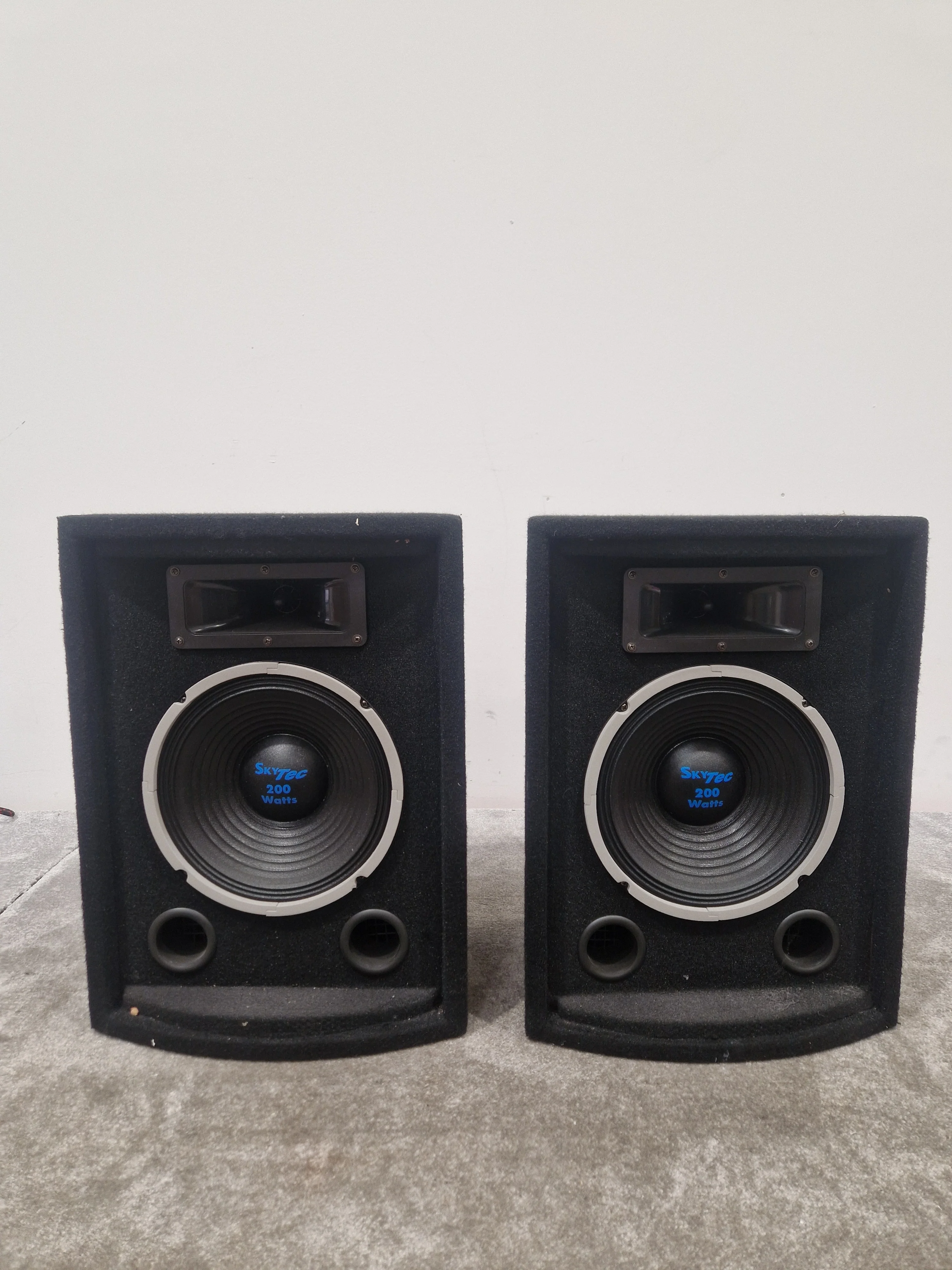 Skytec 200 Watt Speakers Pair - Passive Speakers, 2-Way System - Excellent - Image 3