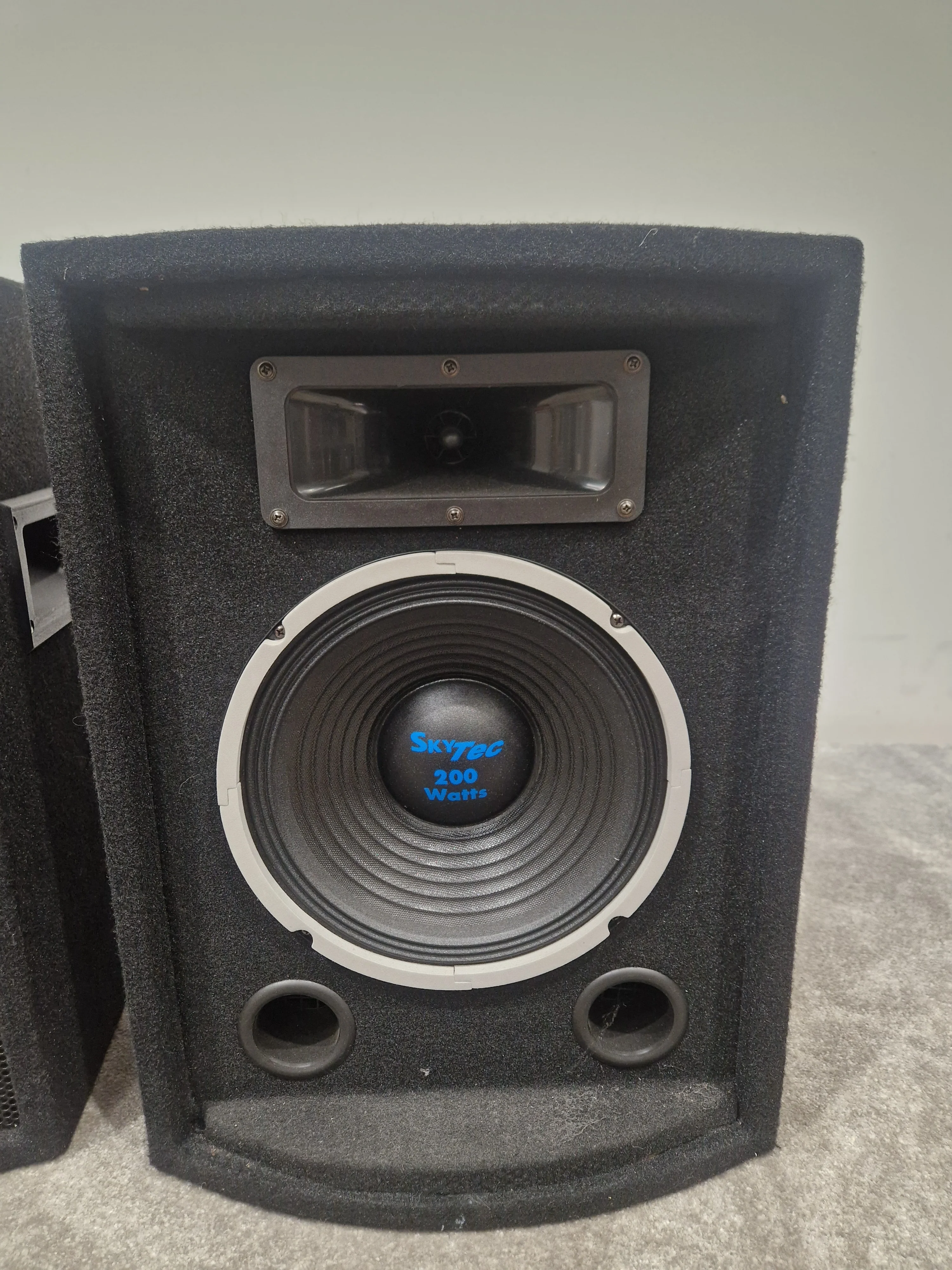 Skytec 200 Watt Speakers Pair - Passive Speakers, 2-Way System - Excellent - Image 4
