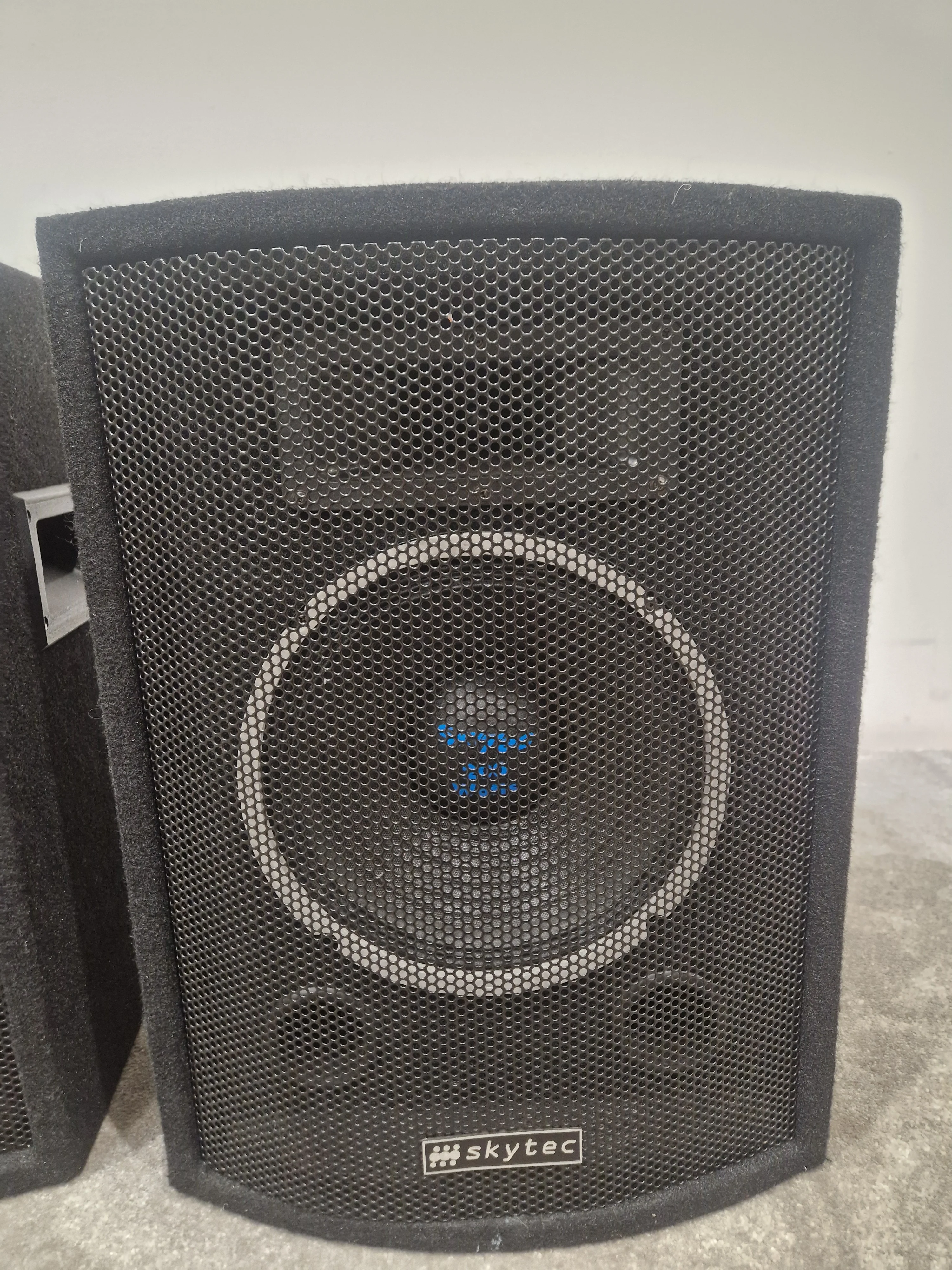 Skytec 200 Watt Speakers Pair - Passive Speakers, 2-Way System - Excellent - Image 8