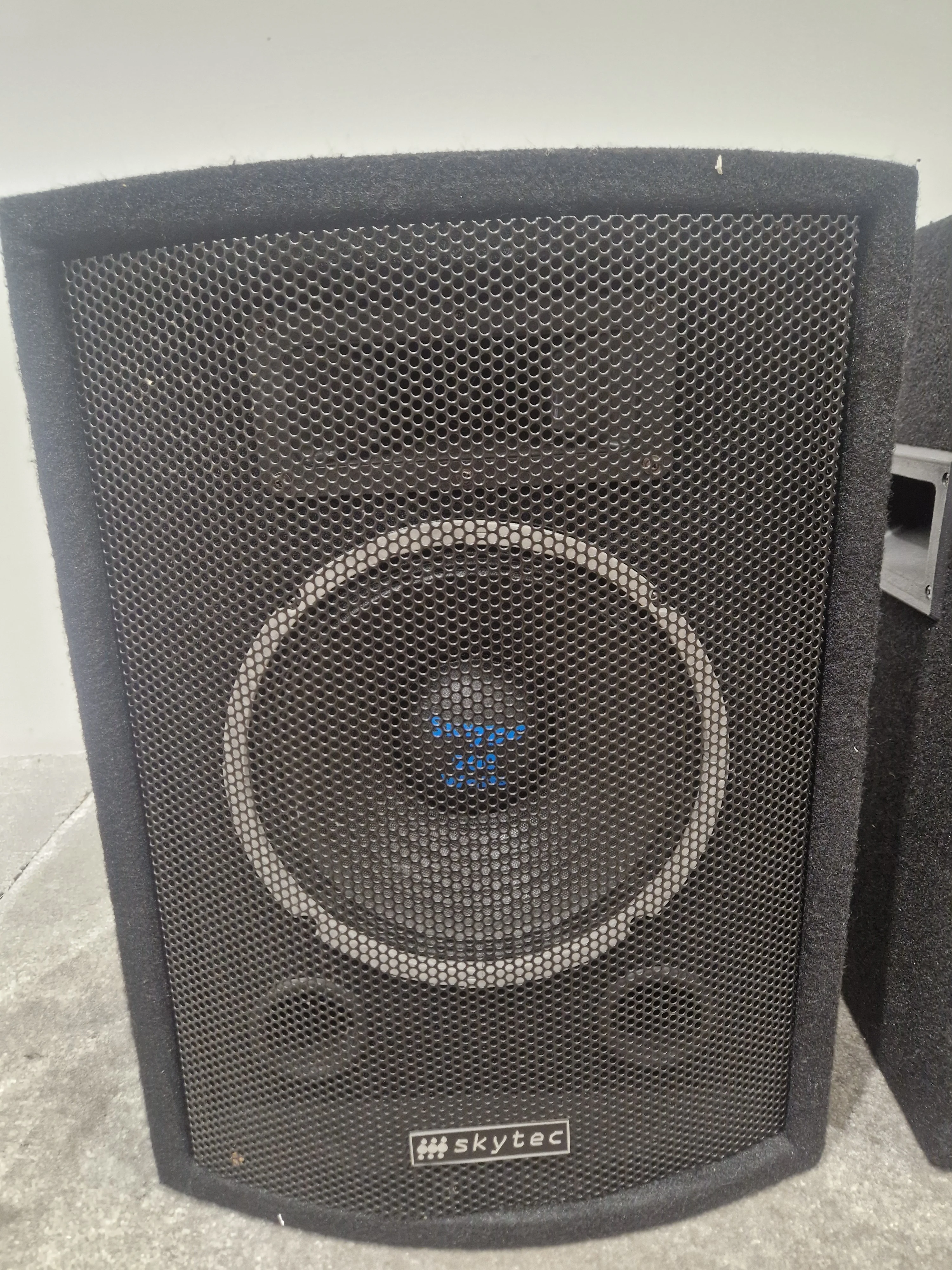 Skytec 200 Watt Speakers Pair - Passive Speakers, 2-Way System - Excellent - Image 9