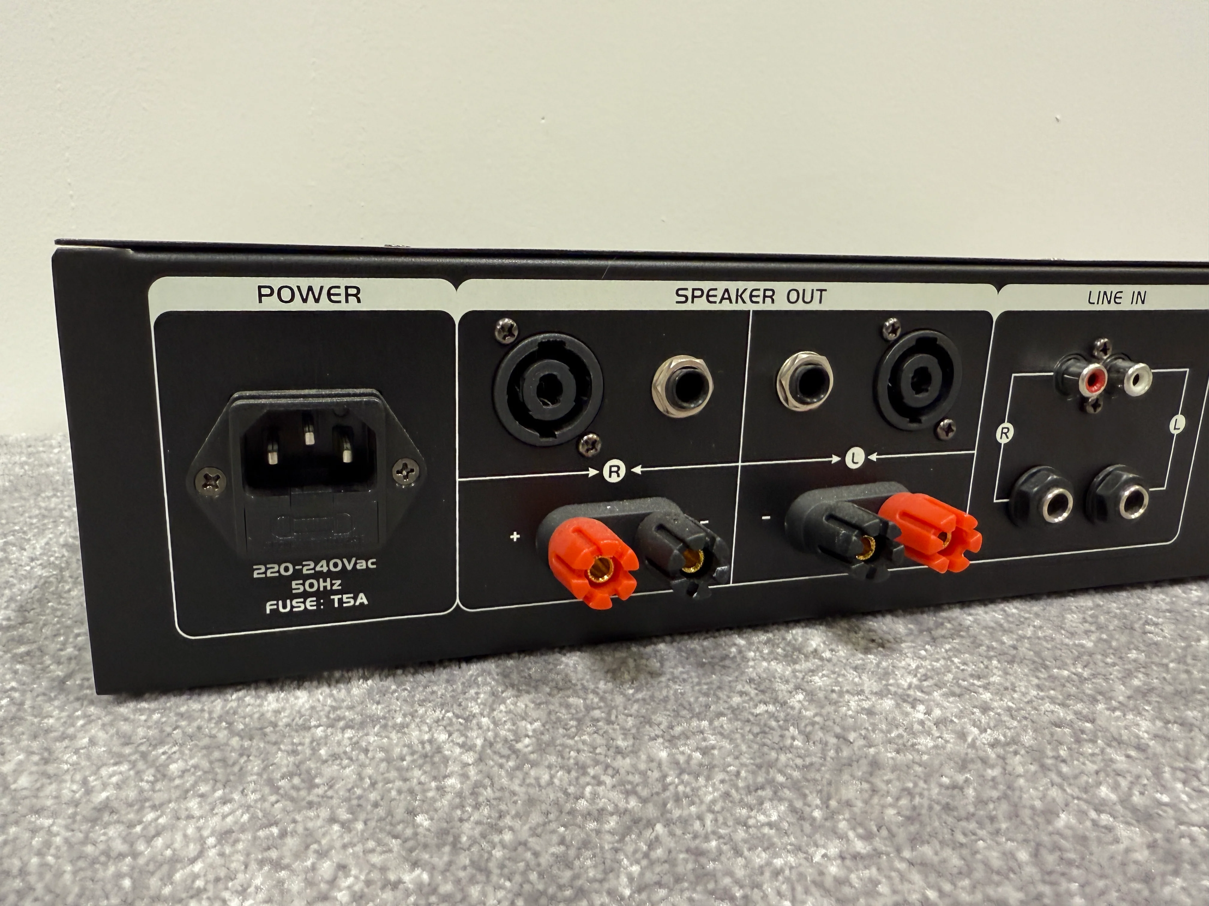 Skytec Pro-480 Stereo Power Rack Mounted Amplifier - Black - Image 10