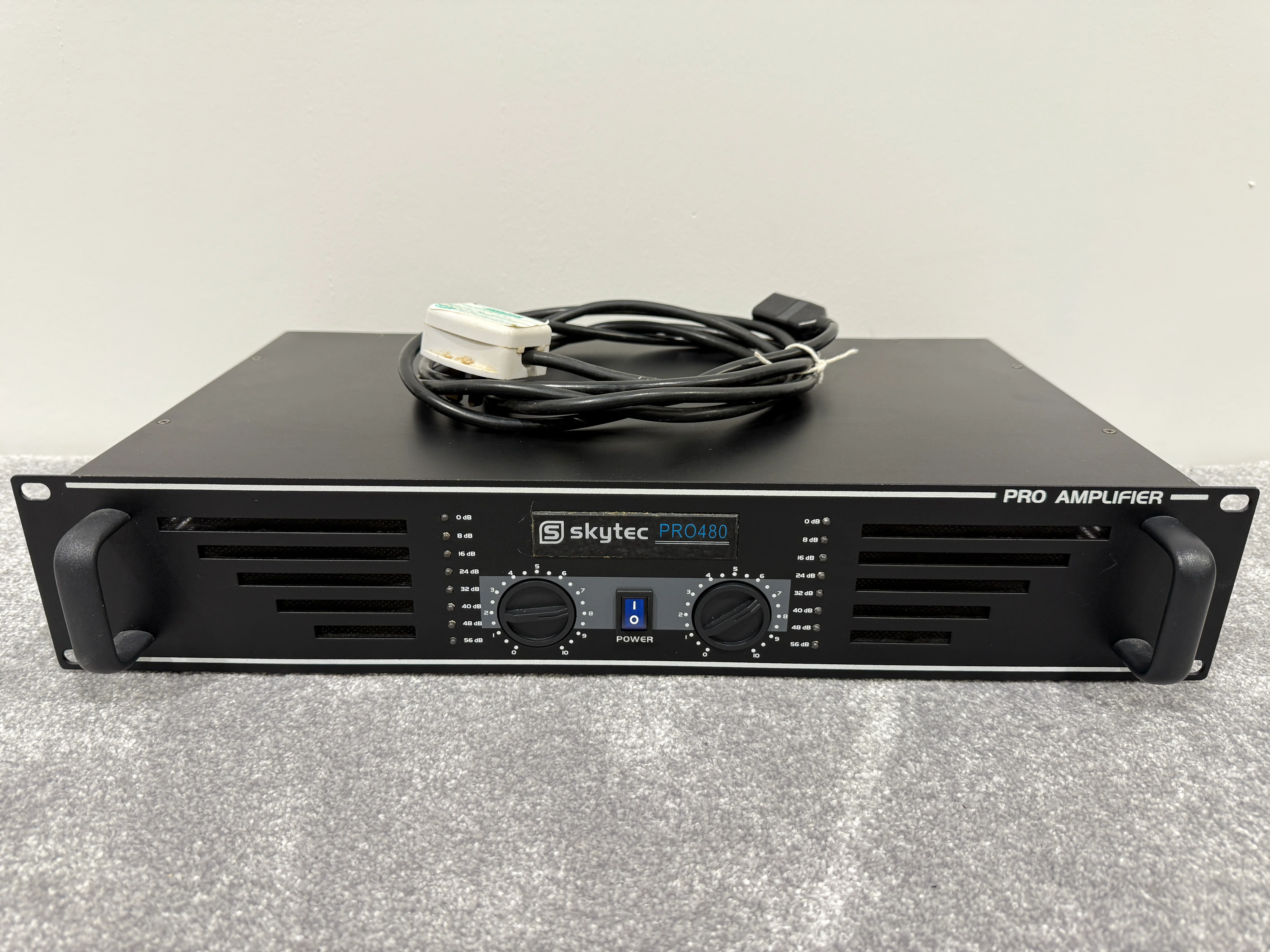 Skytec Pro-480 Stereo Power Rack Mounted Amplifier - Black - Image 3