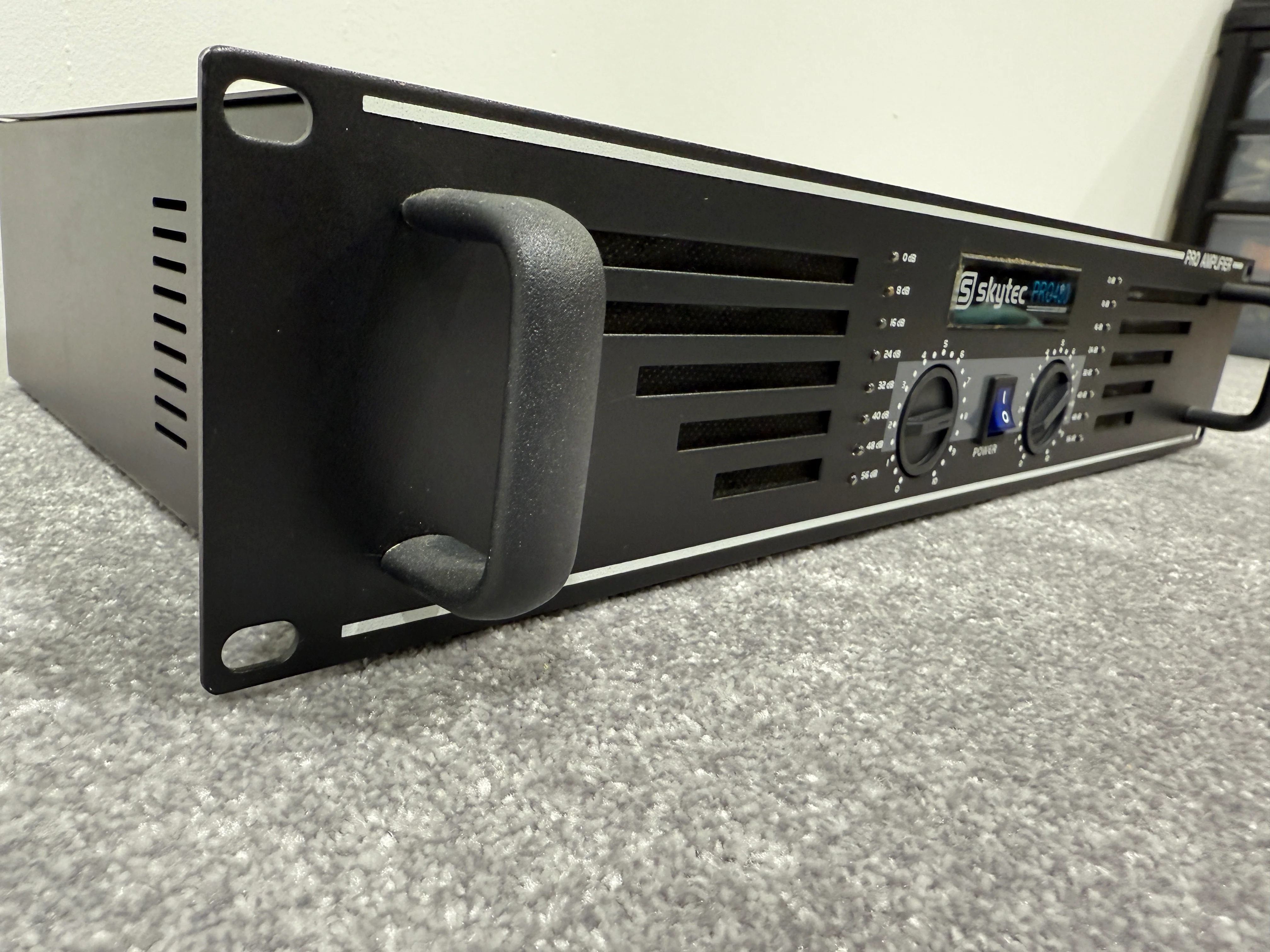 Skytec Pro-480 Stereo Power Rack Mounted Amplifier - Black - Image 6