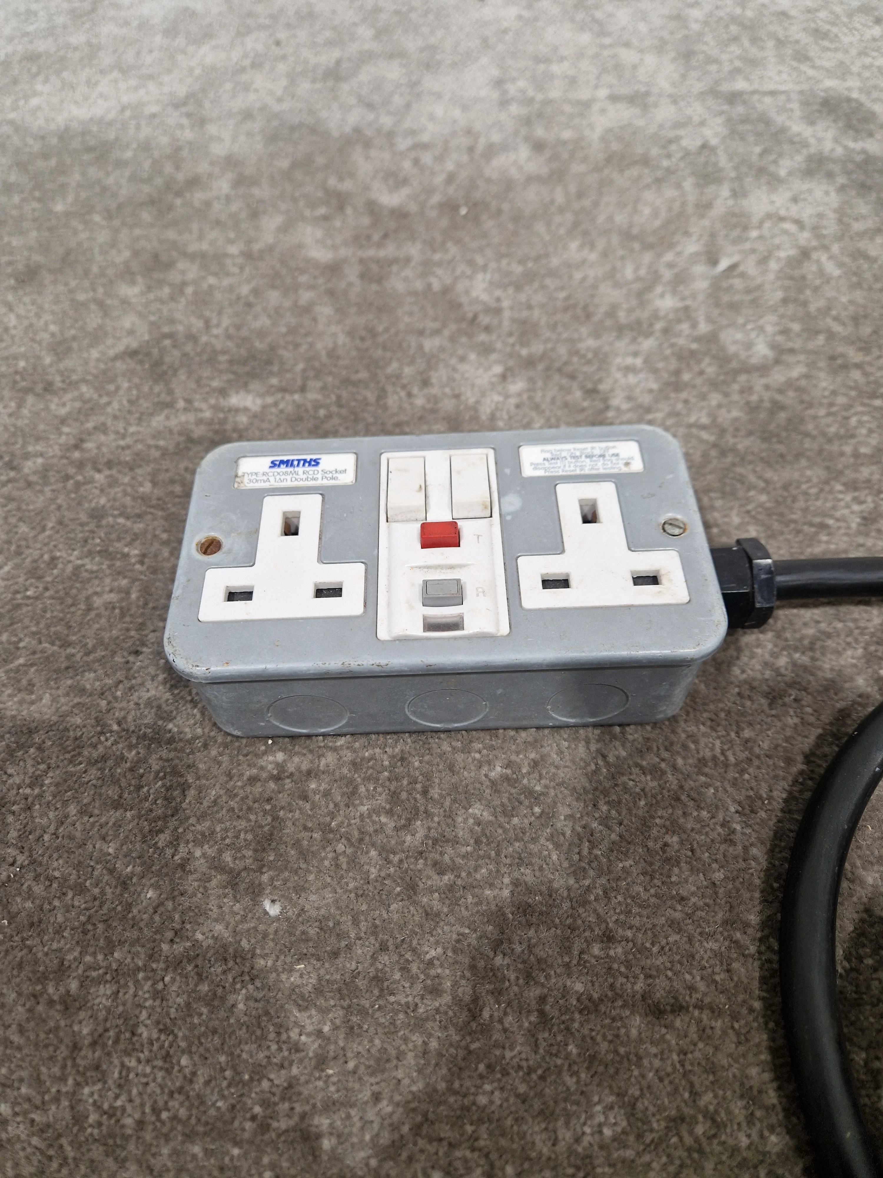 Smiths RCDO8ML RCD Socket - Residual Current Protection - Good - Image 5