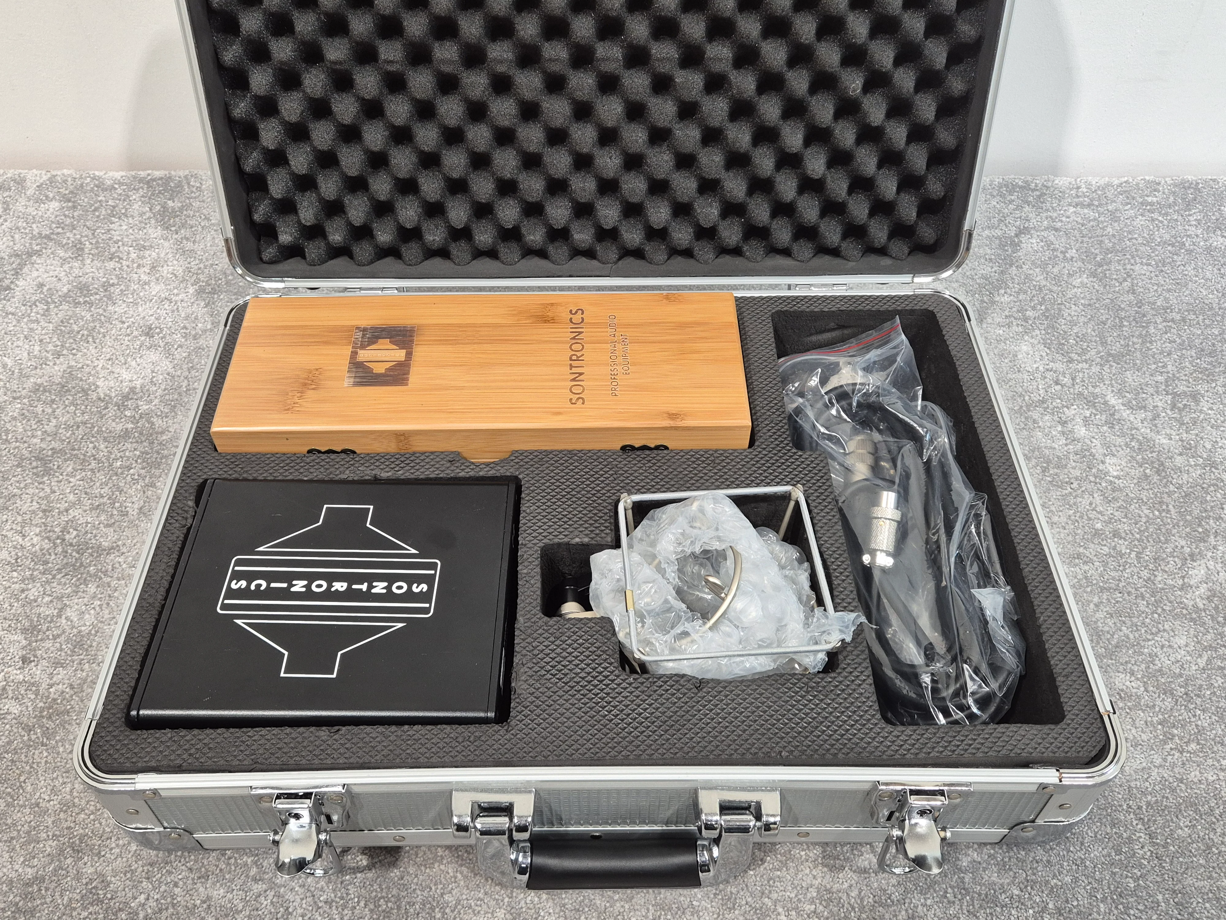 Sontronics Aria Condenser Microphone - Cardioid Pattern, Gold-Sputtered Diaphragm - Excellent w/ Power Supply & Hard Case & Mic holder - Image 11