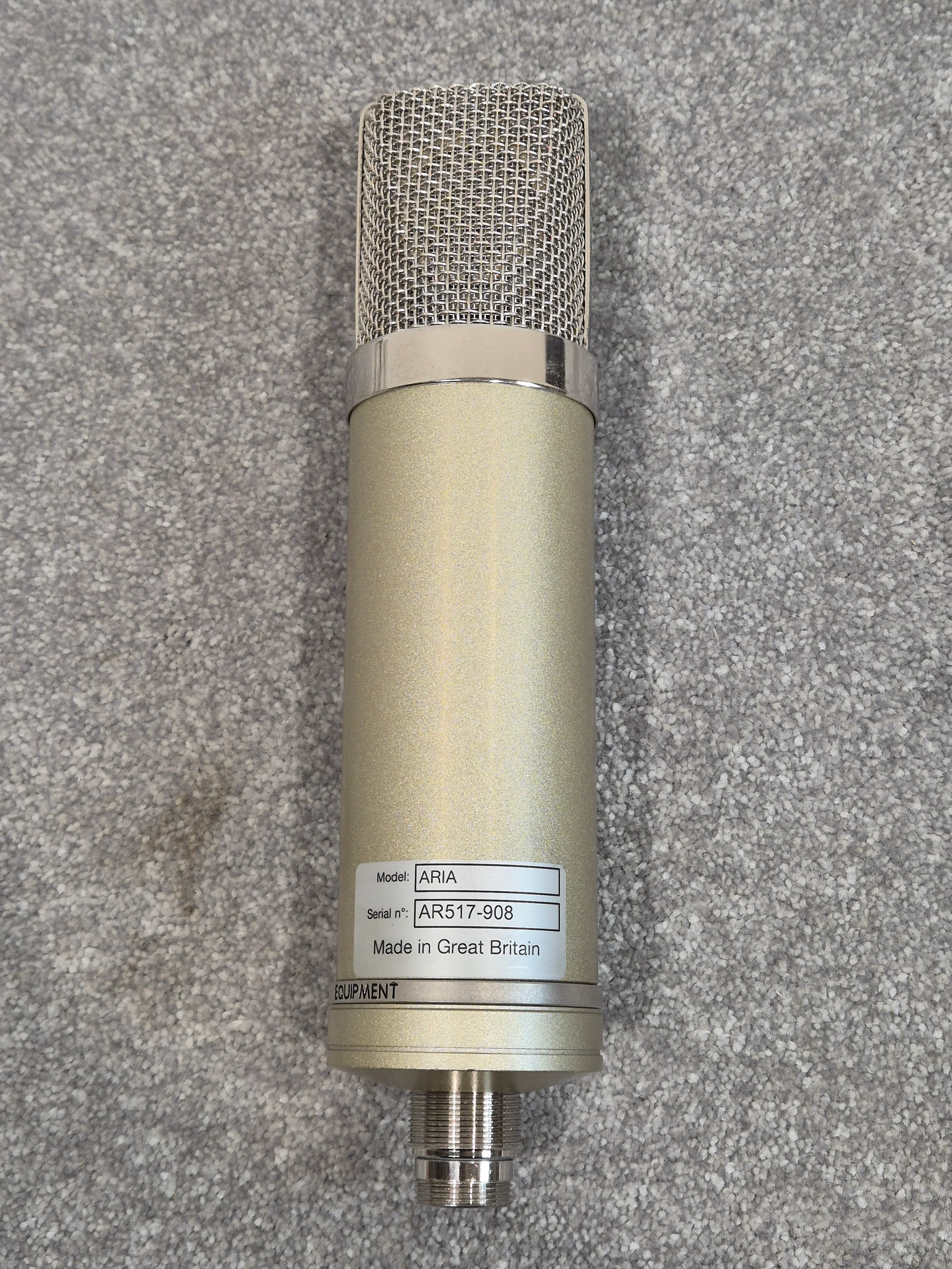 Sontronics Aria Condenser Microphone - Cardioid Pattern, Gold-Sputtered Diaphragm - Excellent w/ Power Supply & Hard Case & Mic holder - Image 3