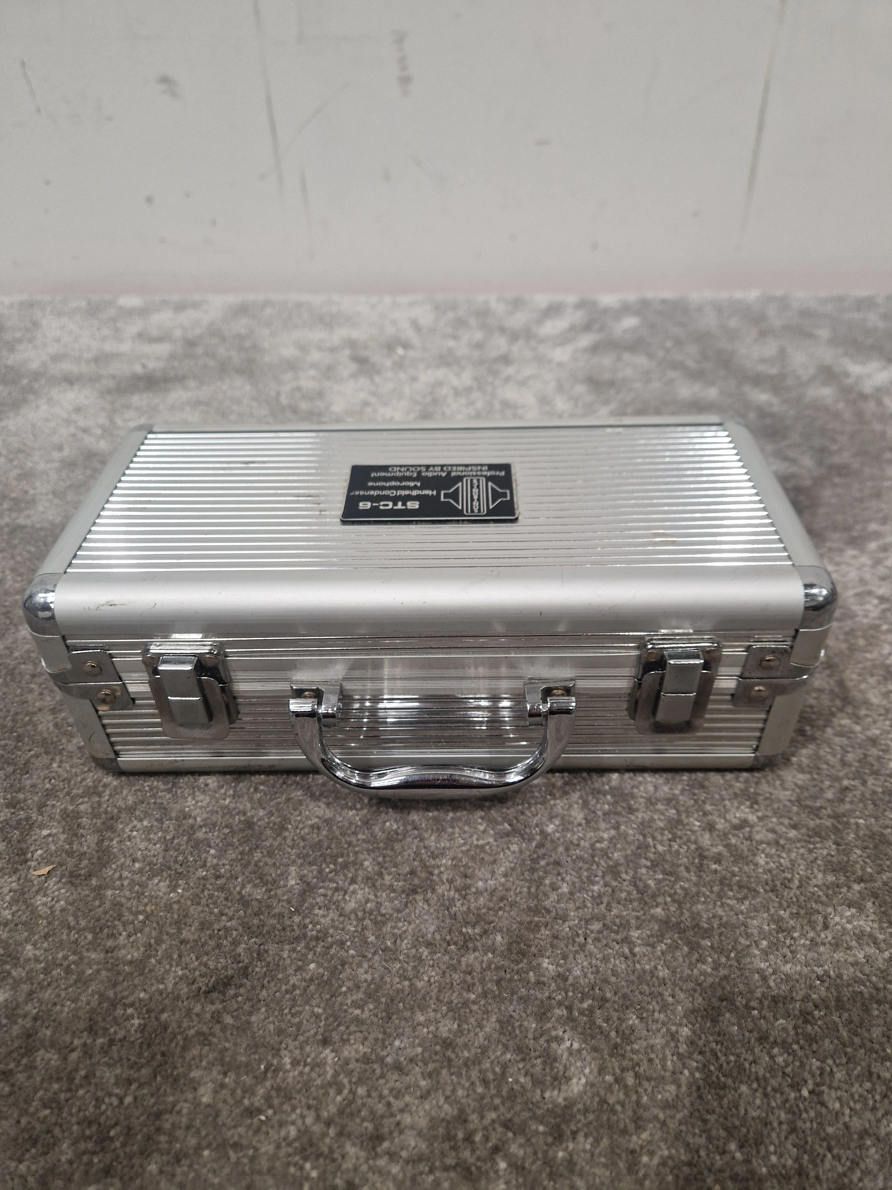 Sontronics STC-6 Condenser Microphone - Cardioid Pattern, Gold Sputtered Diaphragm - Excellent w/ Hard Case & Mic holder - Image 4