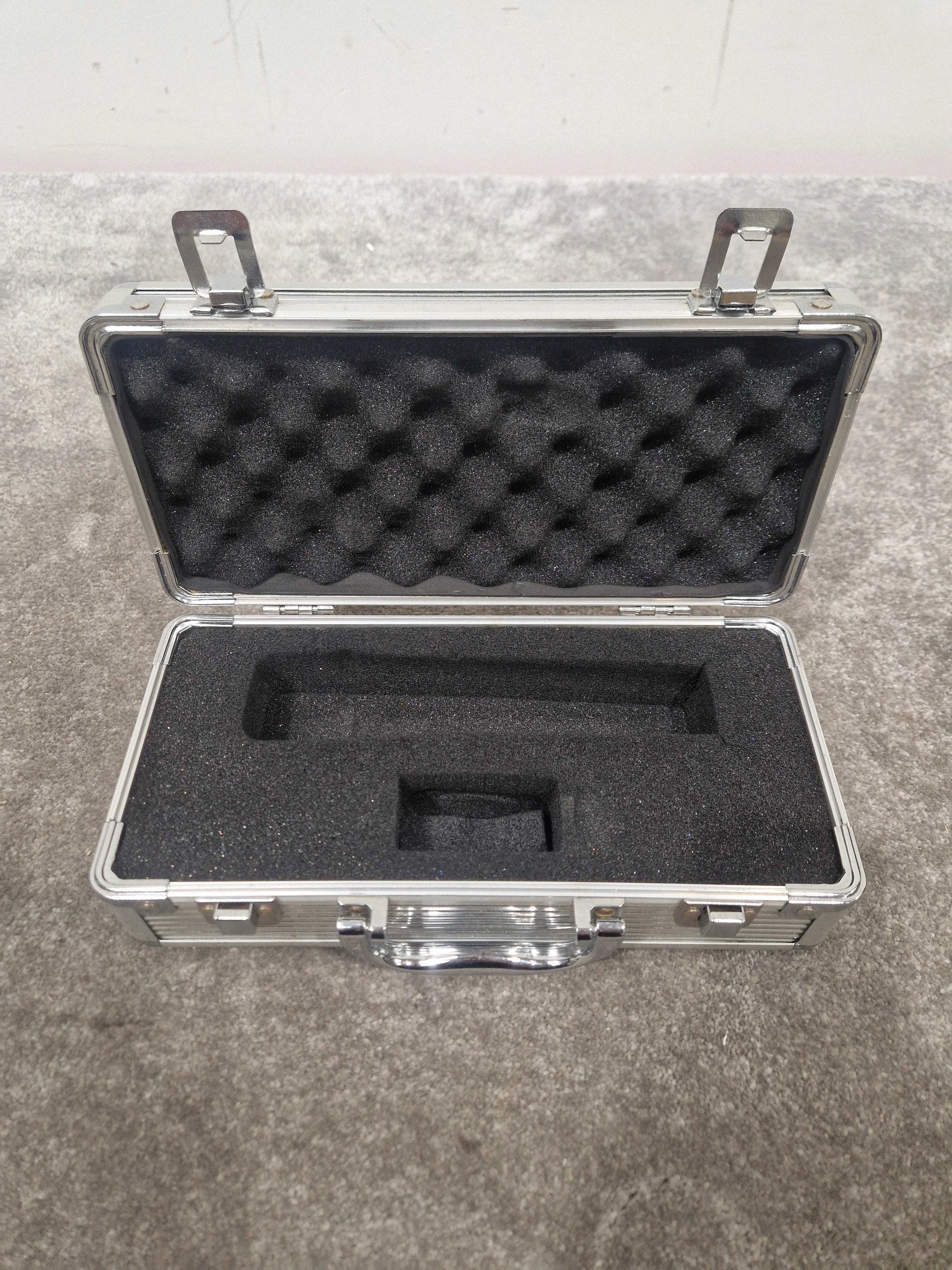 Sontronics STC-6 Condenser Microphone - Cardioid Pattern, Gold Sputtered Diaphragm - Excellent w/ Hard Case & Mic holder - Image 5