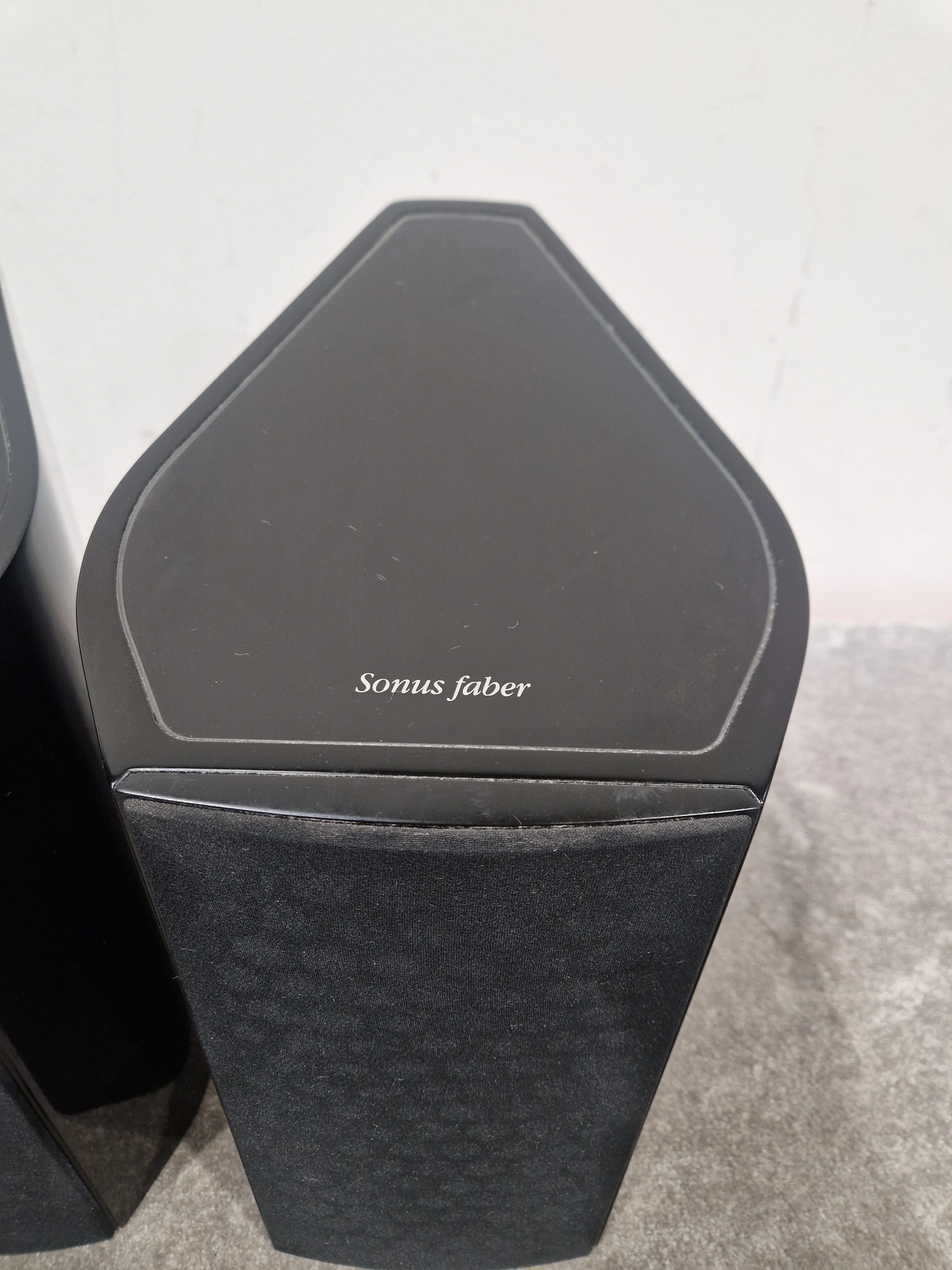 Sonus Faber Vanere 1.5 Pair Floorstanding Speakers - 2-Way Design, Curved Cabinets - Spares or Repair w/ Manuals & Stands - Image 2