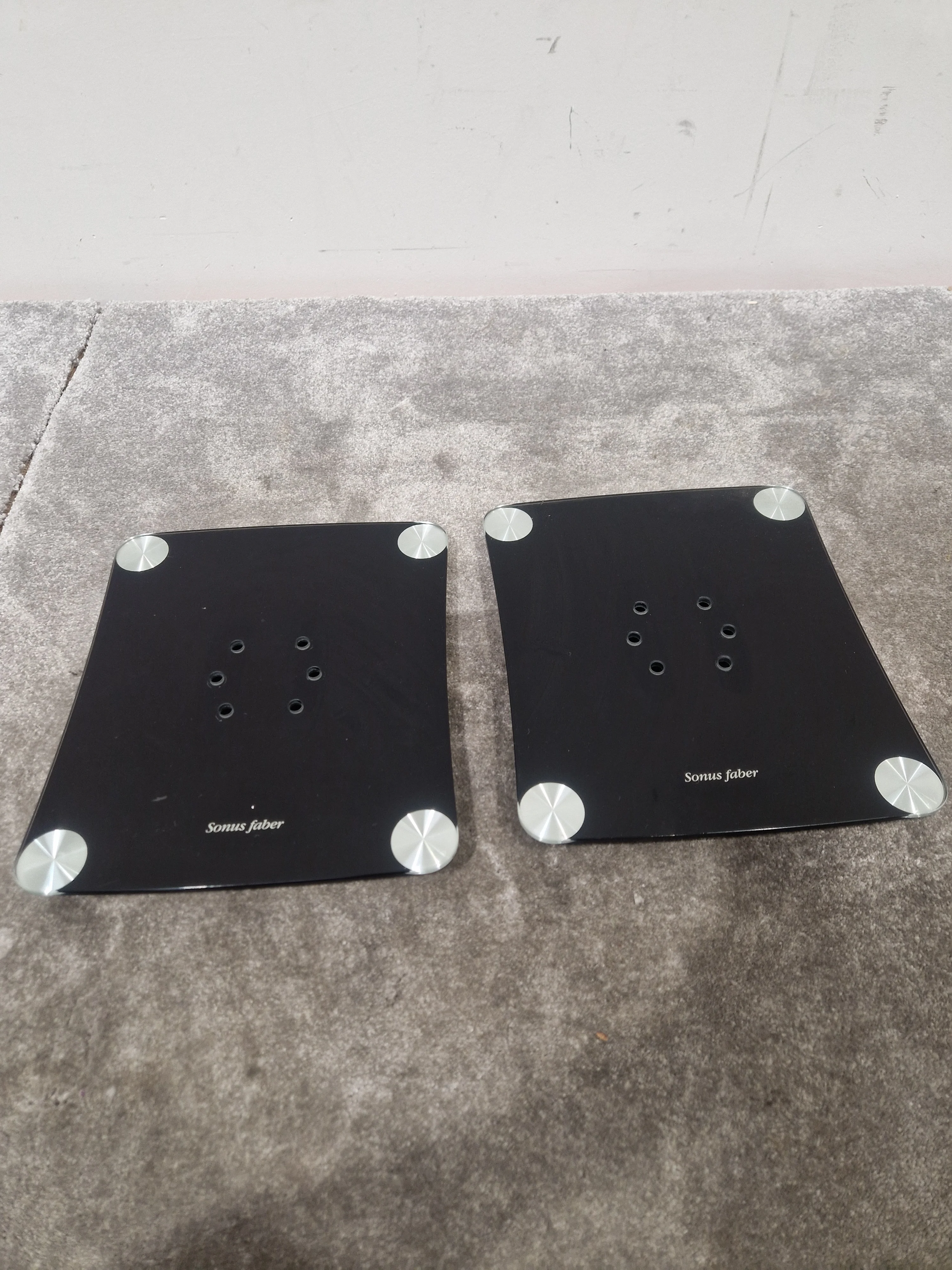 Sonus Faber Vanere 1.5 Pair Floorstanding Speakers - 2-Way Design, Curved Cabinets - Spares or Repair w/ Manuals & Stands - Image 9