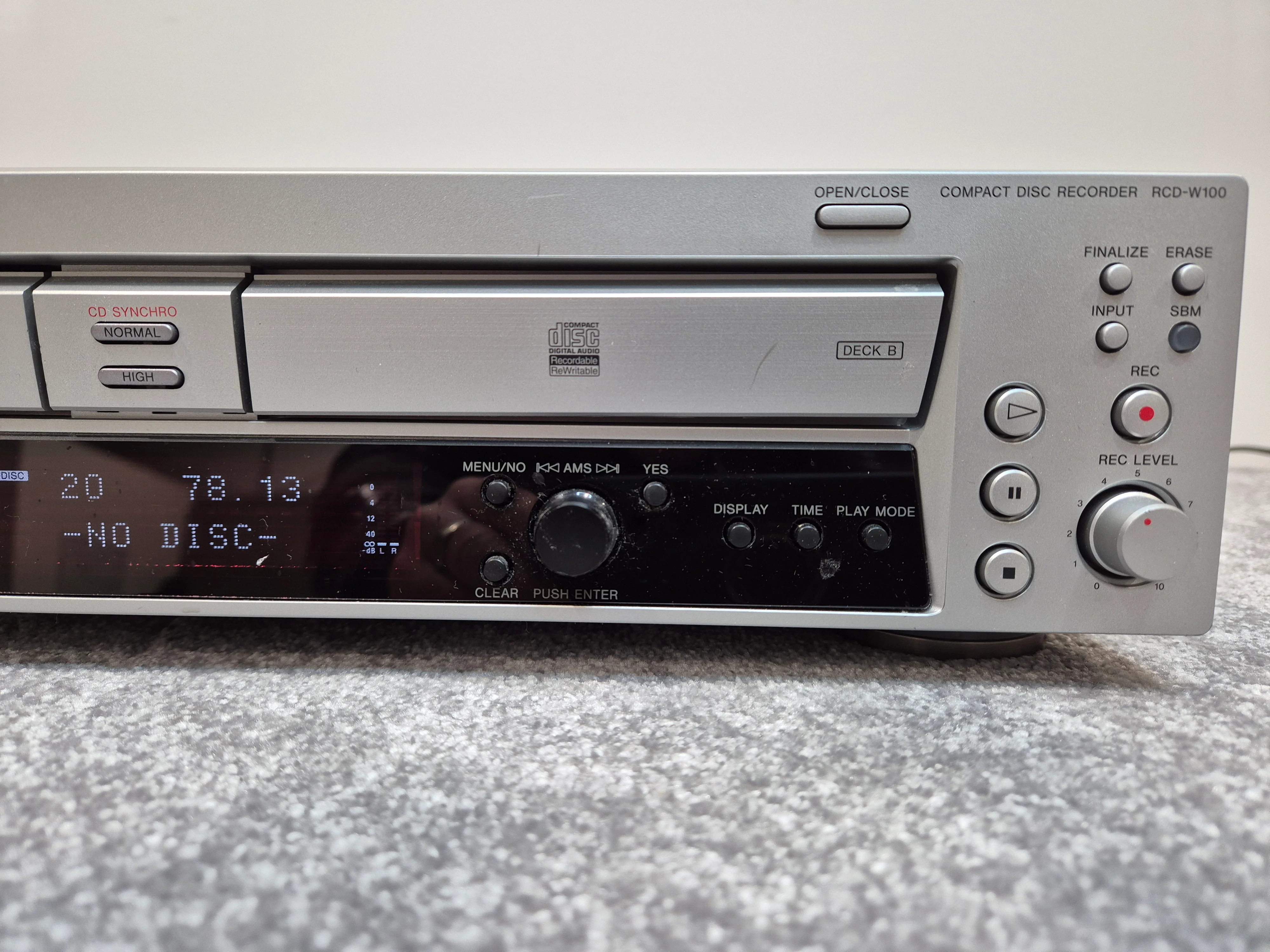 Sony CD Recorder RCD-W100 - 2-Disc CD-RW Recorder - Image 2