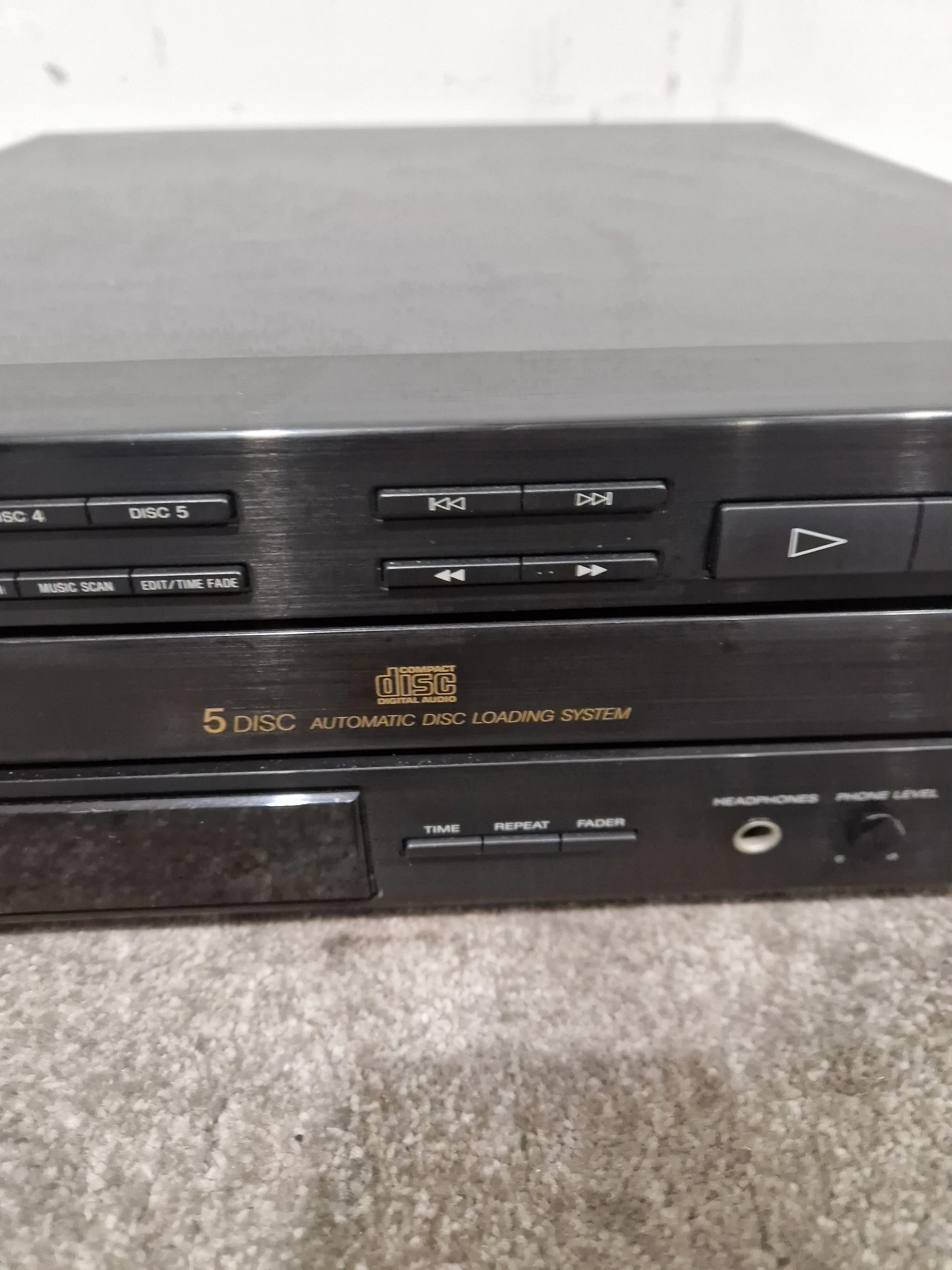Sony CDP-C313M – CD Changer - Spares or Repair - Image 9