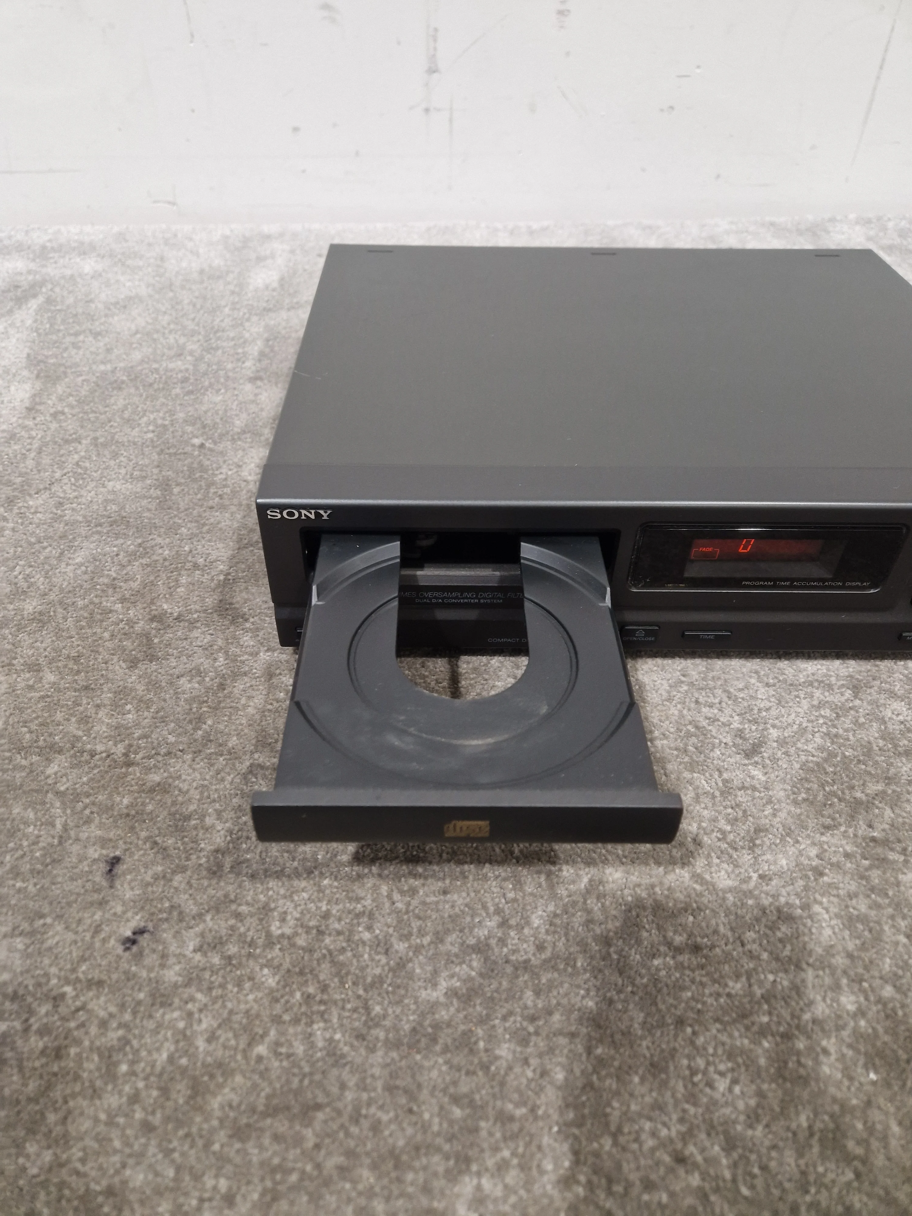 Sony CDP-M18 - Compact Disc Player - Excellent w/ Power Supply - Image 11