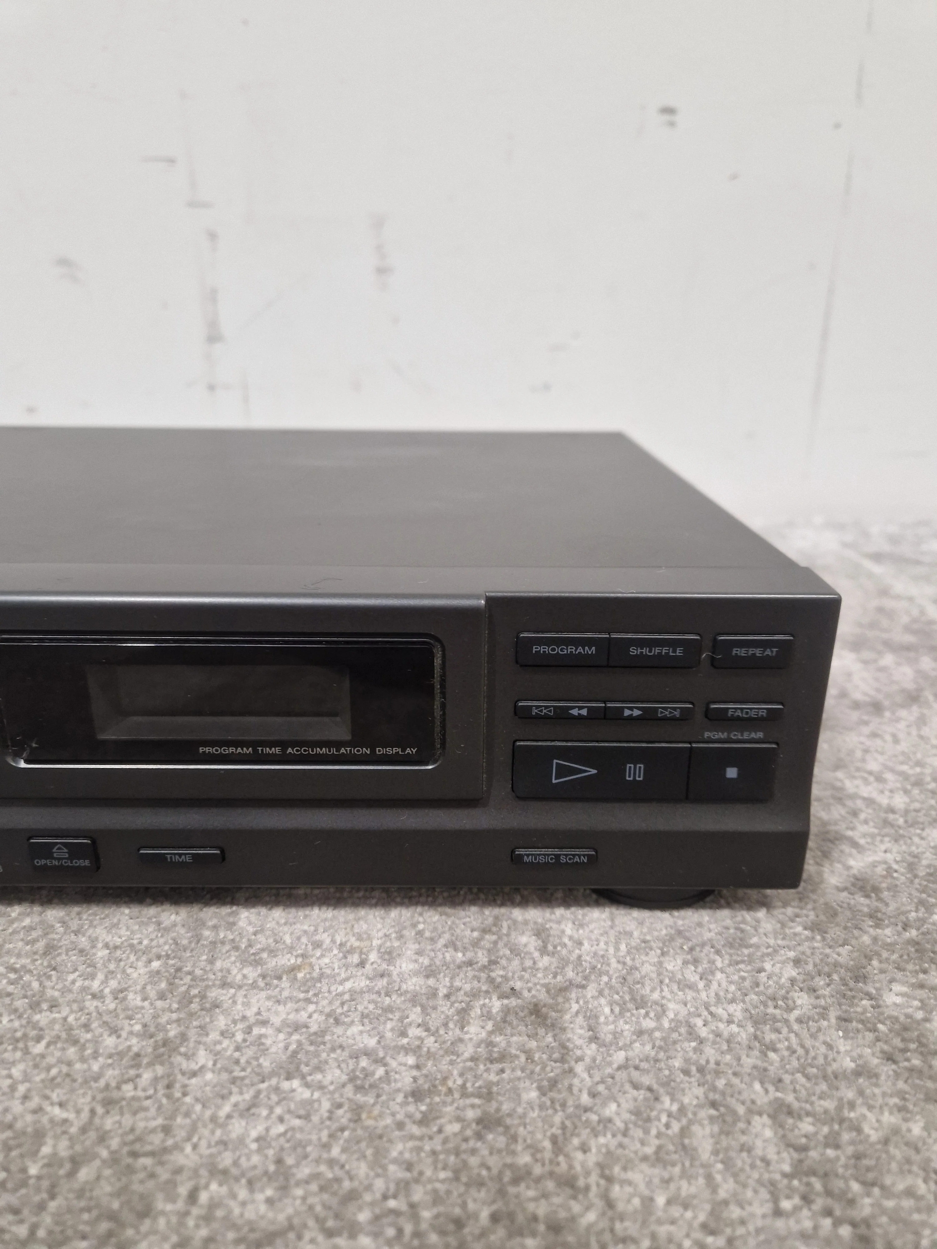 Sony CDP-M18 - Compact Disc Player - Excellent w/ Power Supply - Image 3