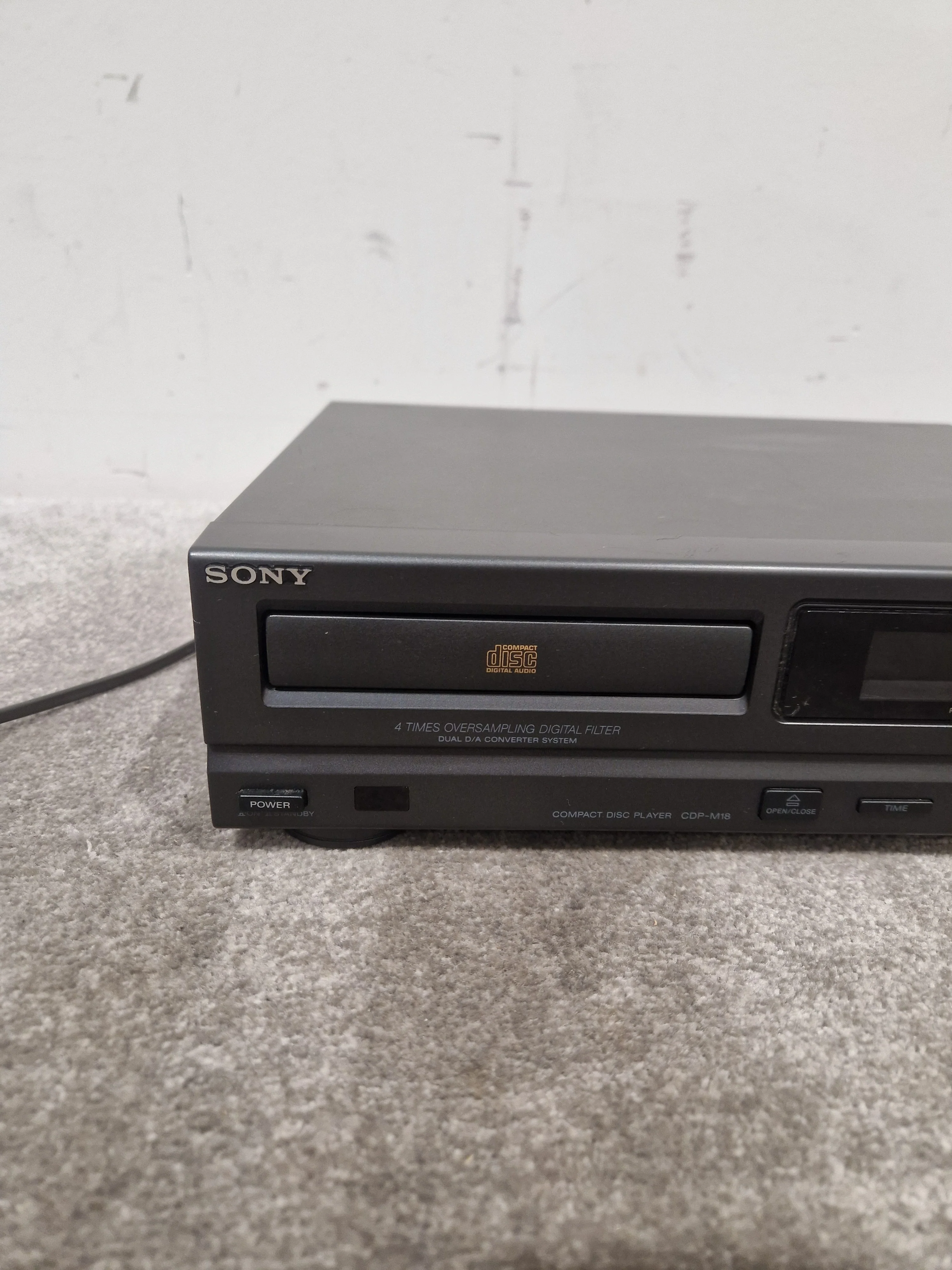 Sony CDP-M18 - Compact Disc Player - Excellent w/ Power Supply - Image 4