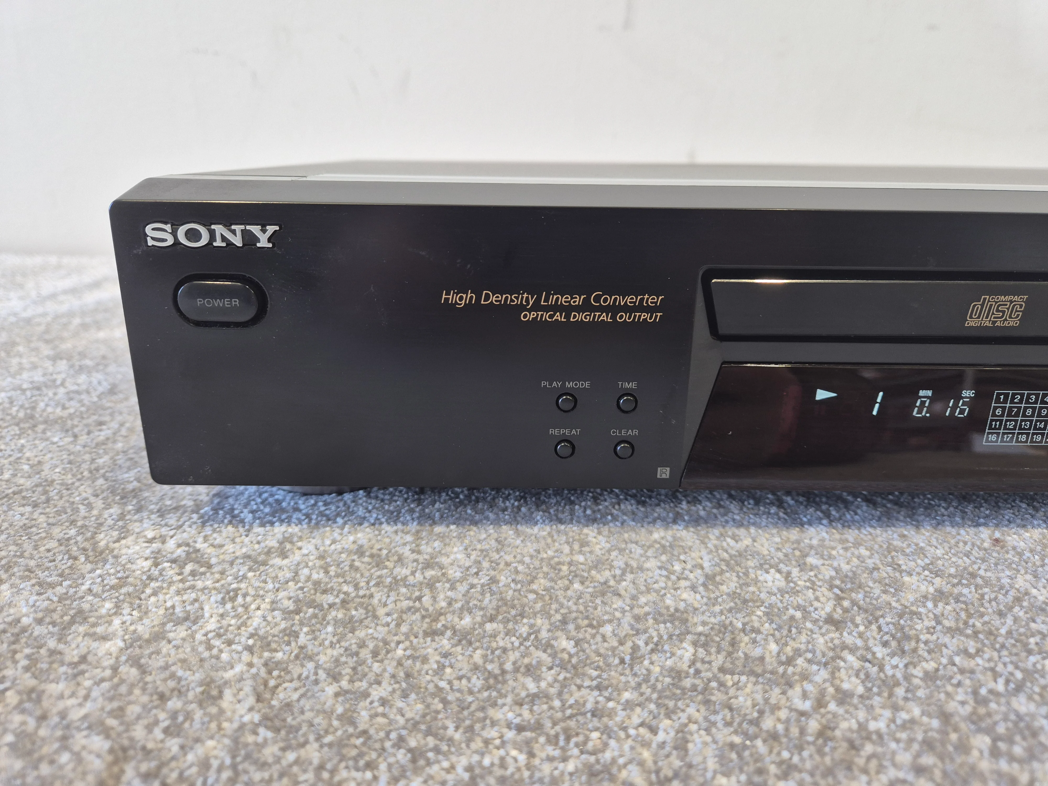 Sony CDP-XE370 - Compact Disc Player - Black - Image 2