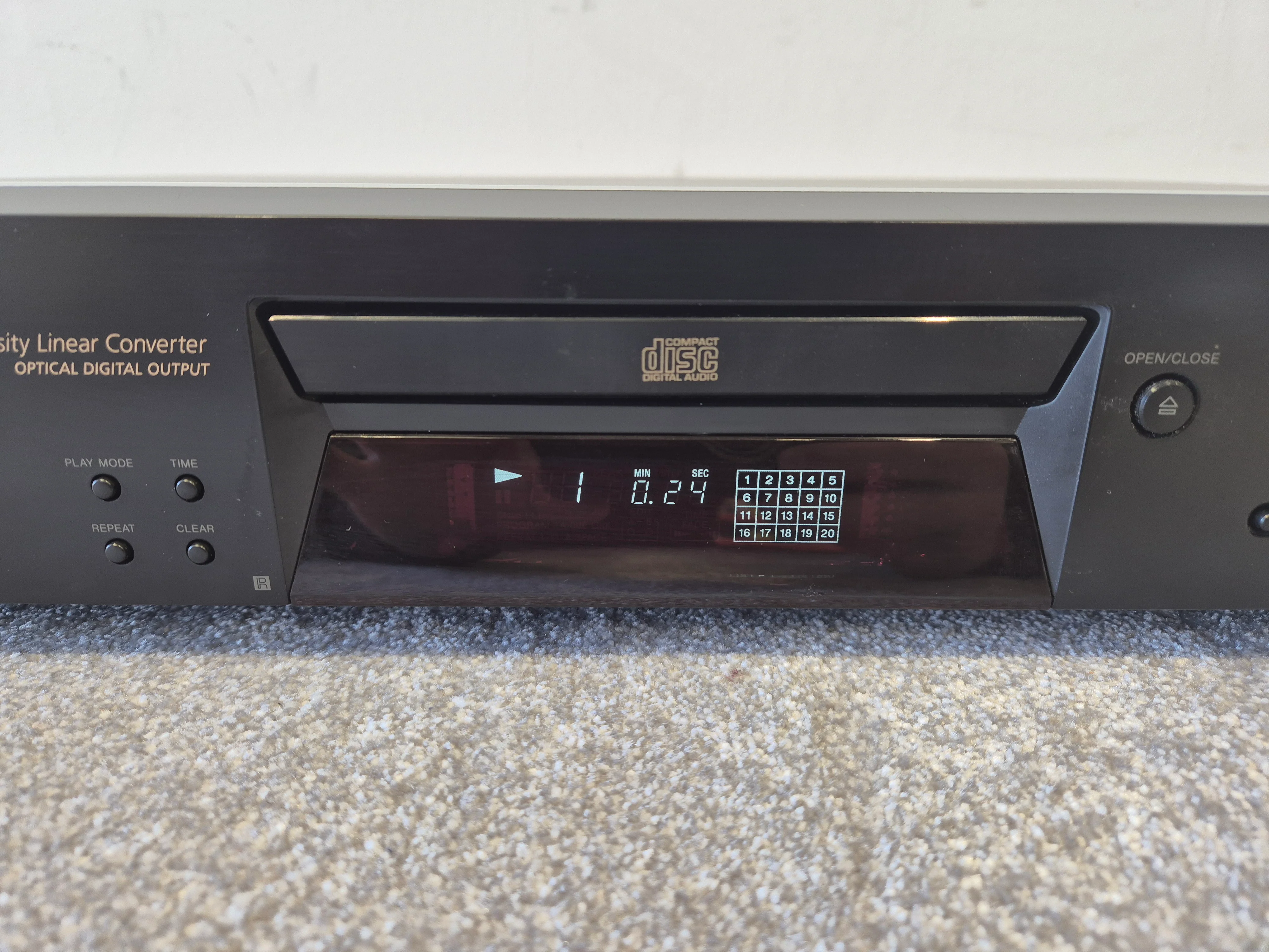 Sony CDP-XE370 - Compact Disc Player - Black - Image 4