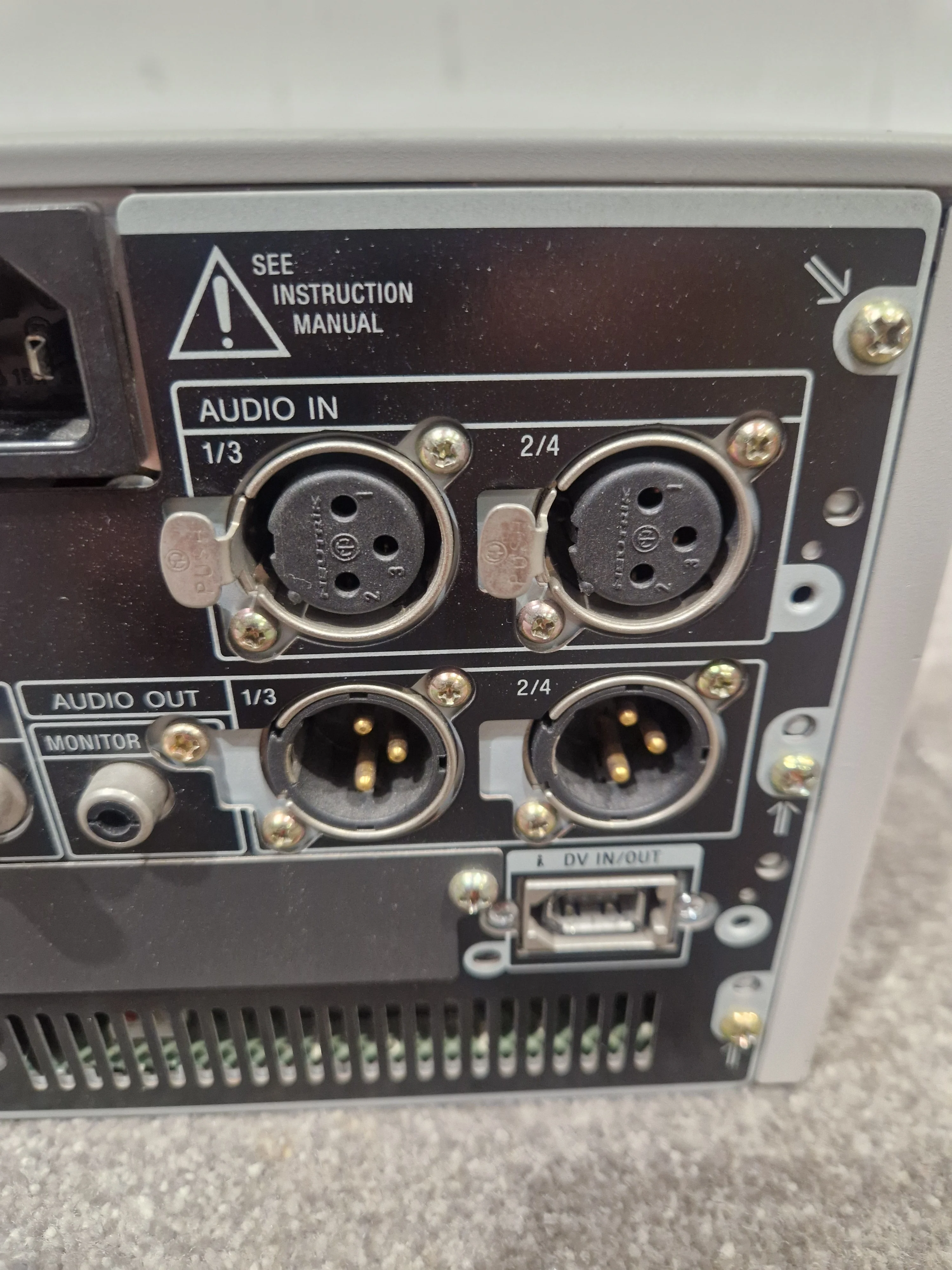 Sony DSR-1500AP - Professional DVCAM Recorder, SDI Output - Very Good - Image 11