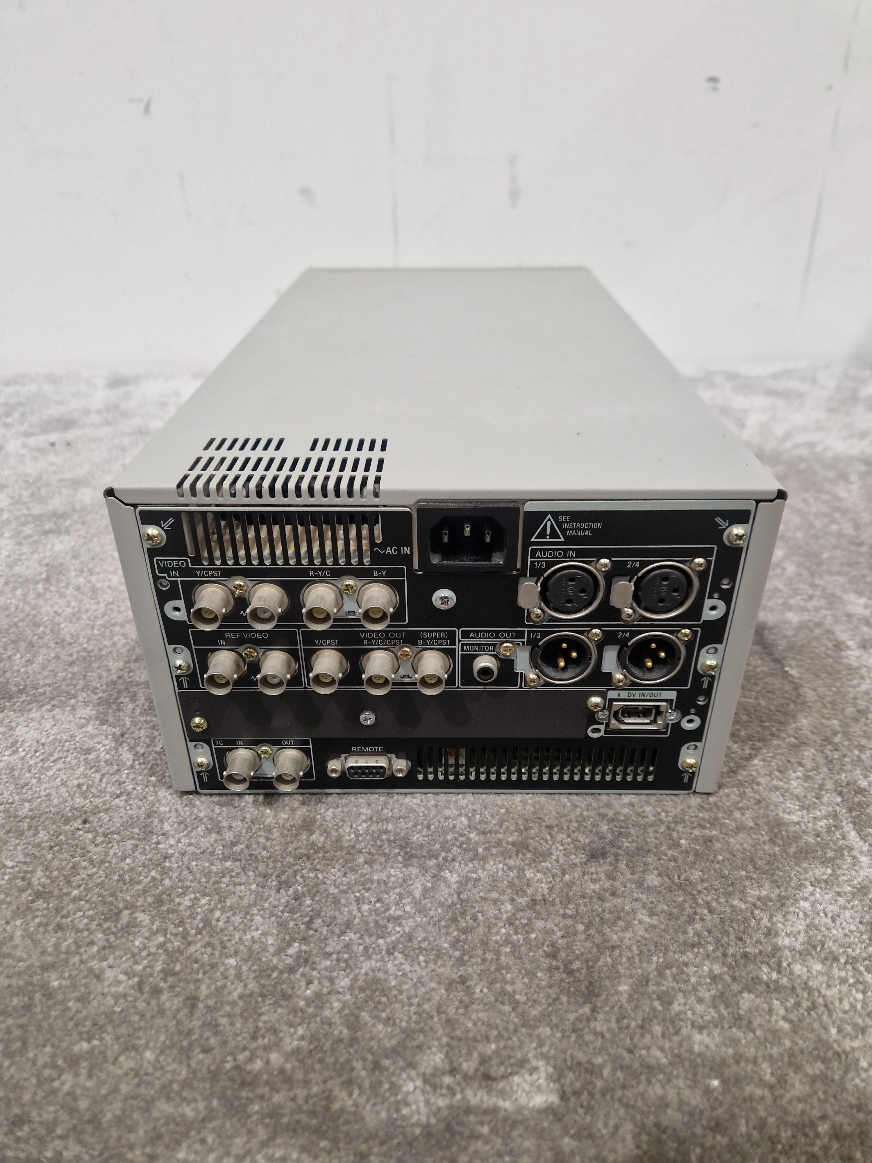 Sony DSR-1500AP - Professional DVCAM Recorder, SDI Output - Very Good - Image 3