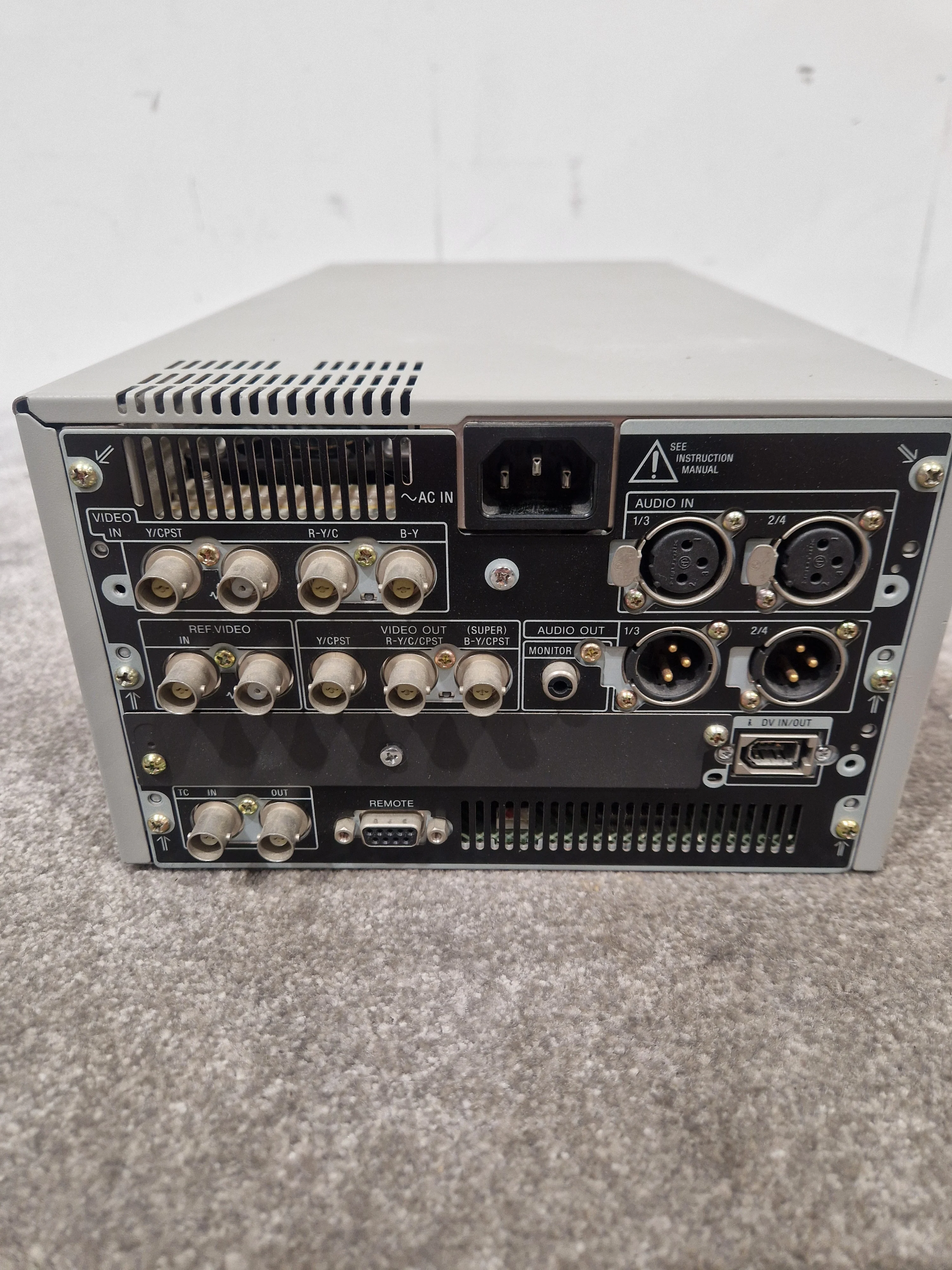 Sony DSR-1500AP - Professional DVCAM Recorder, SDI Output - Very Good - Image 9