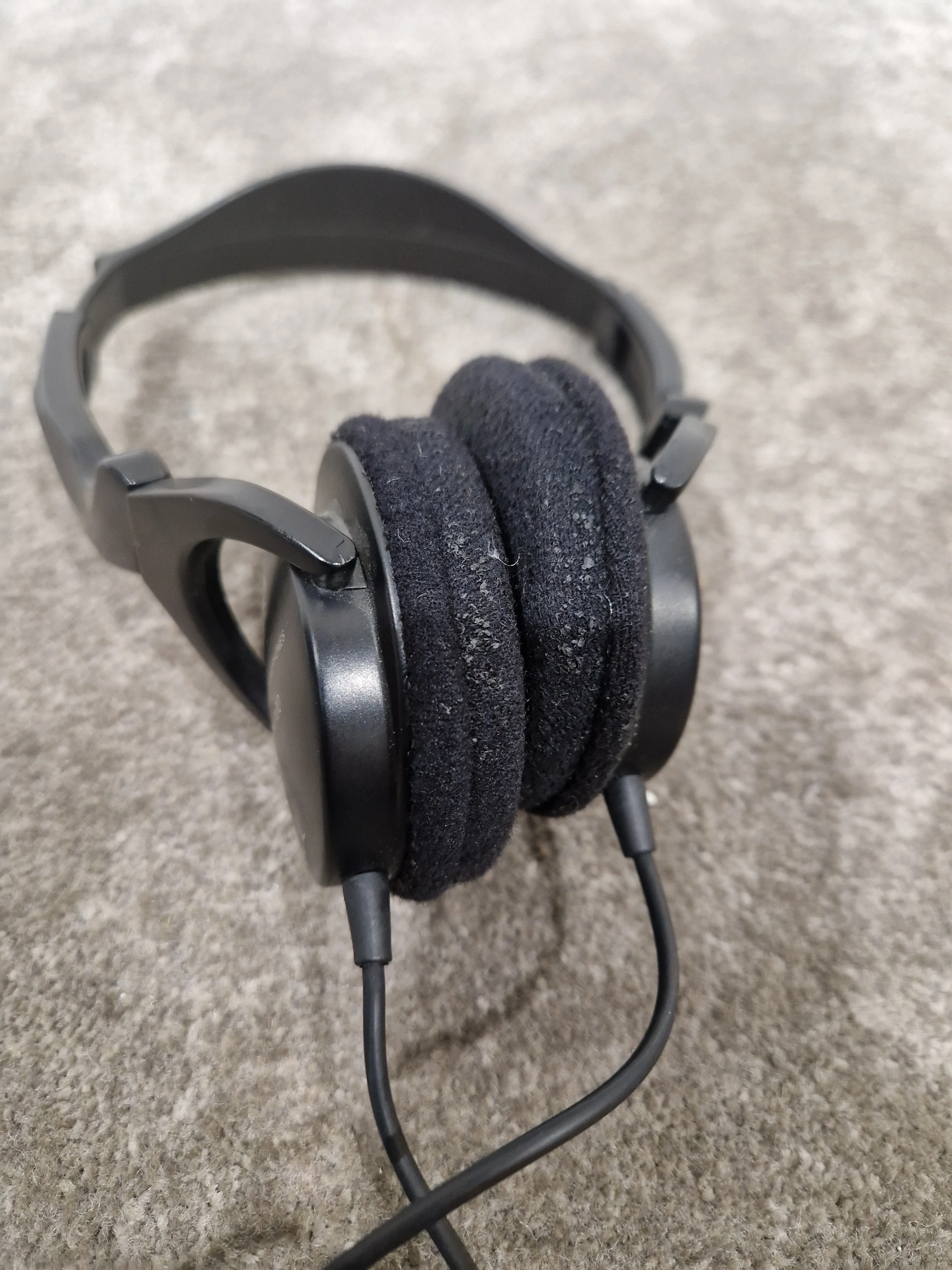 Sony MDR-V100 Black Headphones - Good - Image 6