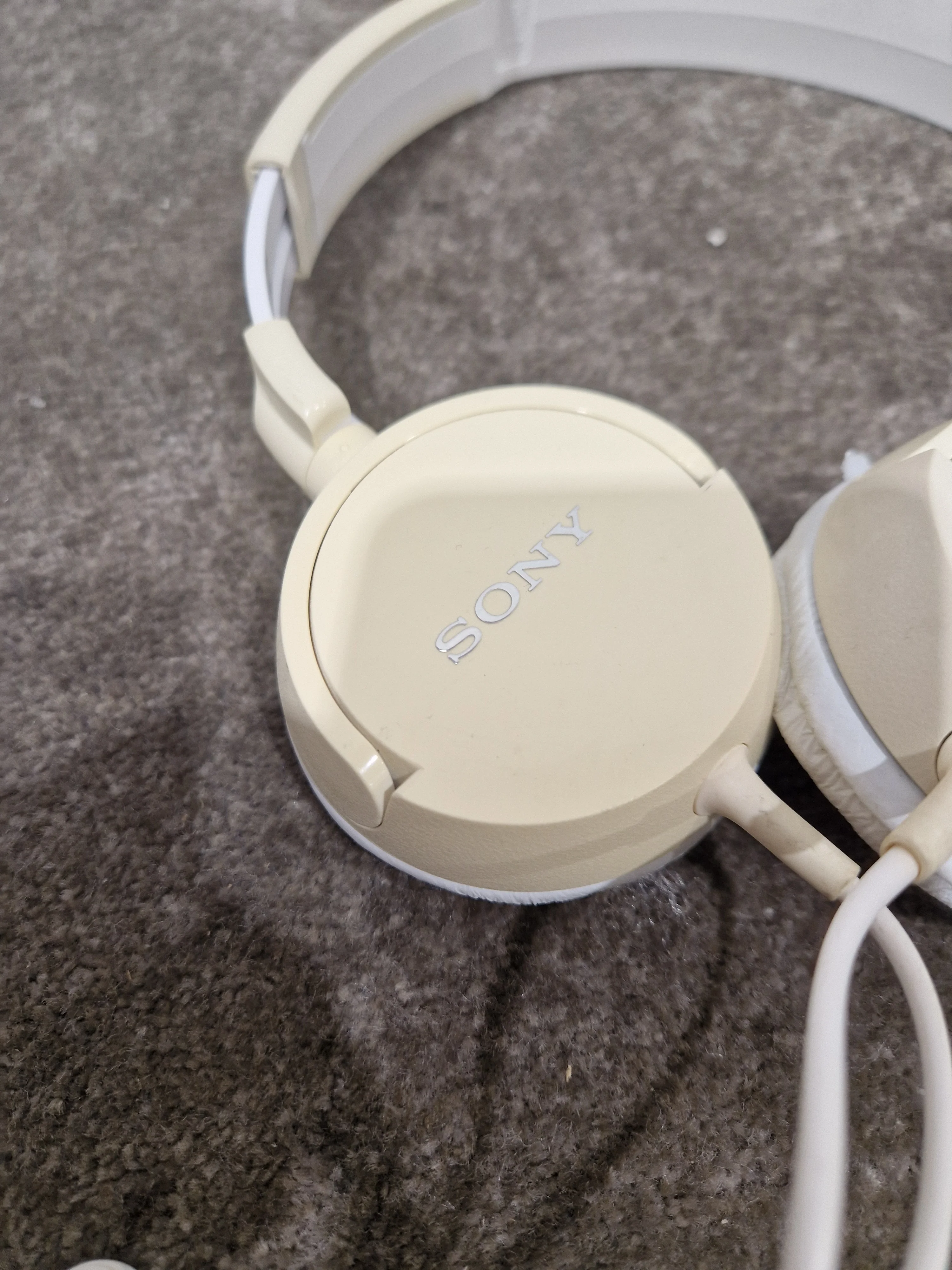 Sony MDR-ZX100 On-Ear Headphones White - Good - Image 4