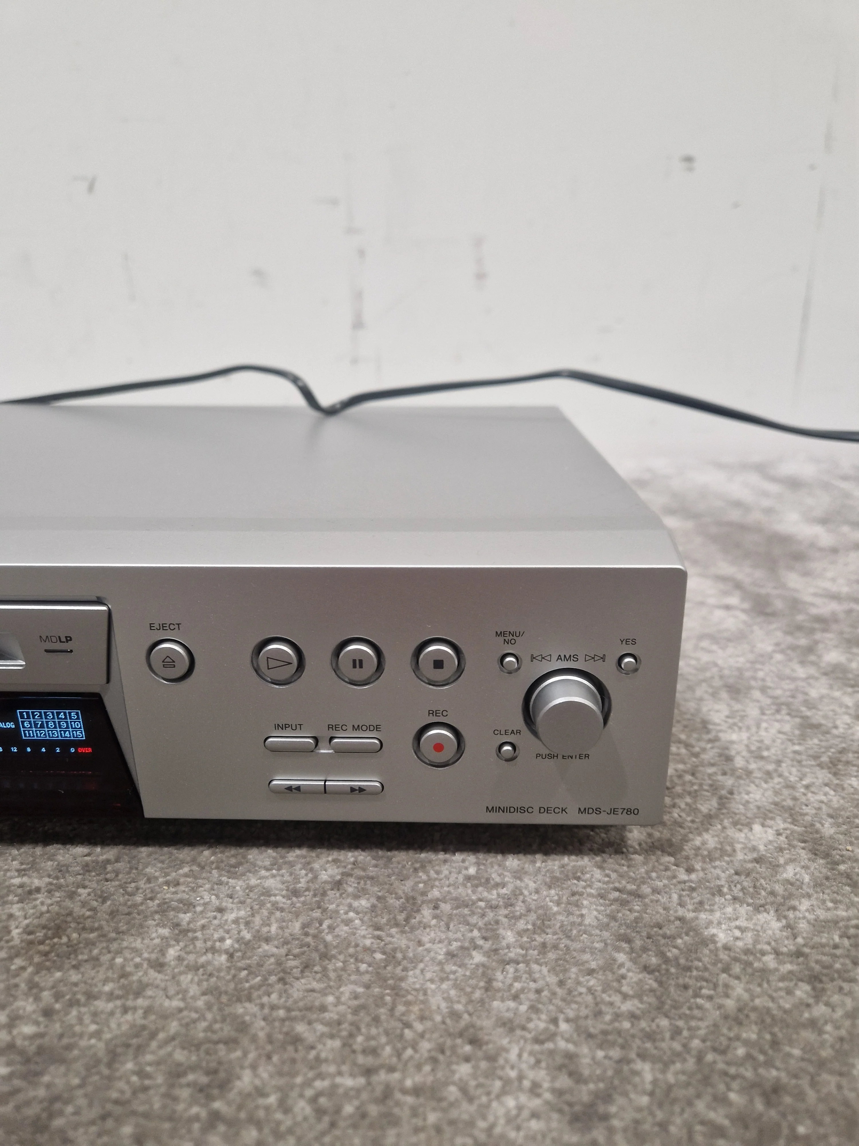 Sony MDS-JE780 - MiniDisc Player - Spares or Repair w/ Remote - Image 2