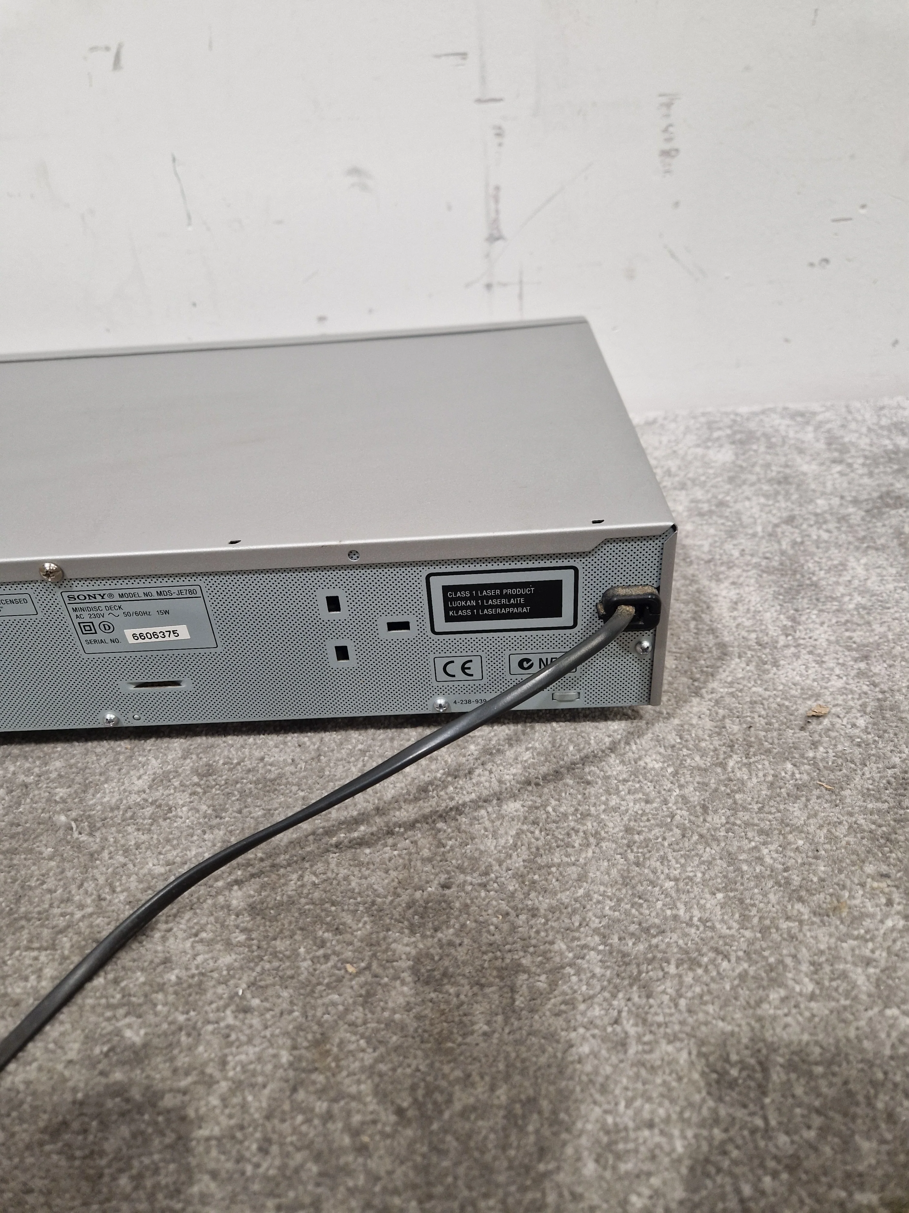 Sony MDS-JE780 - Minidisc Recorder - Spares or Repair w/ Original Box & Remote - Image 12