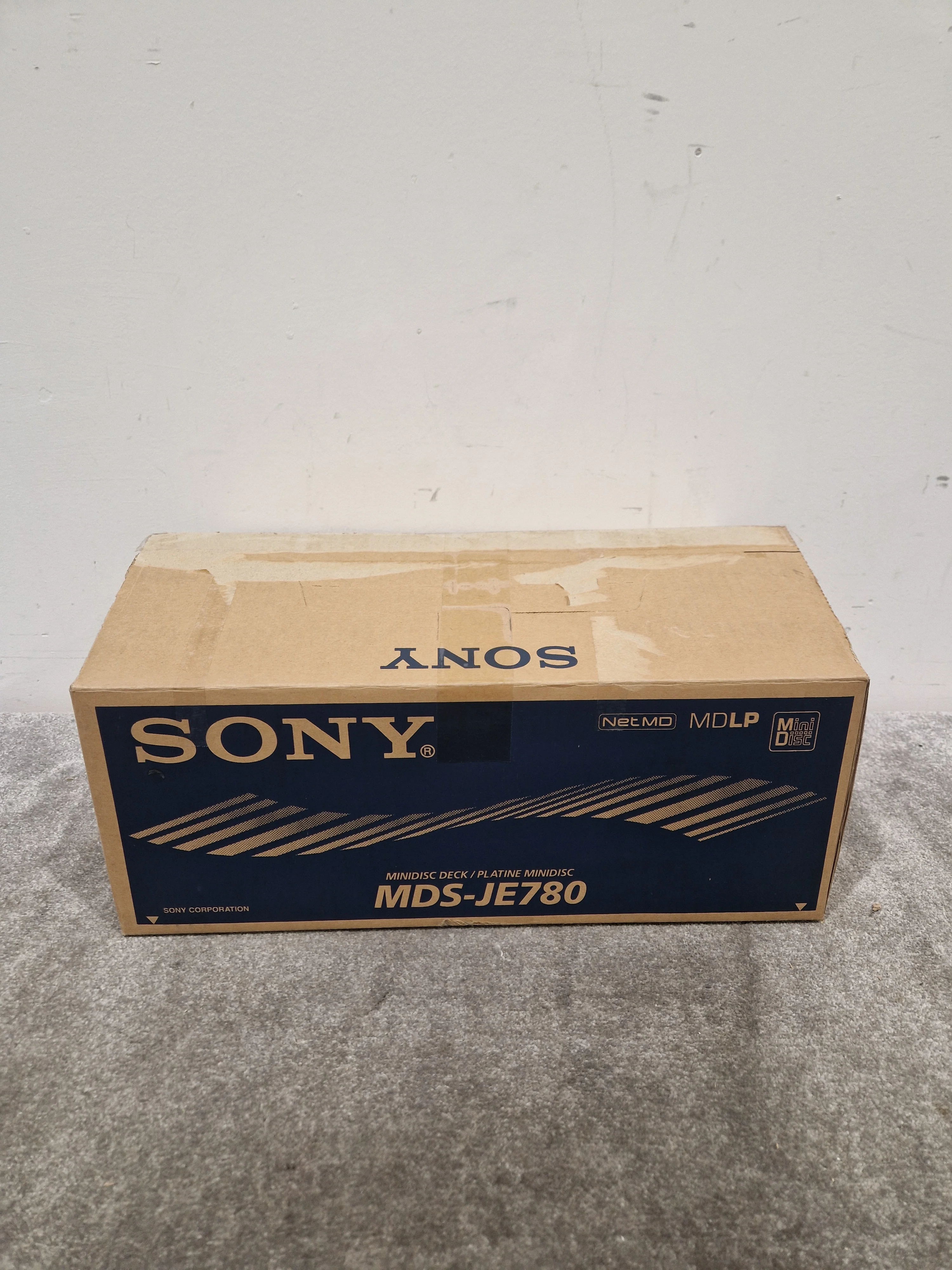 Sony MDS-JE780 - Minidisc Recorder - Spares or Repair w/ Original Box & Remote - Image 2