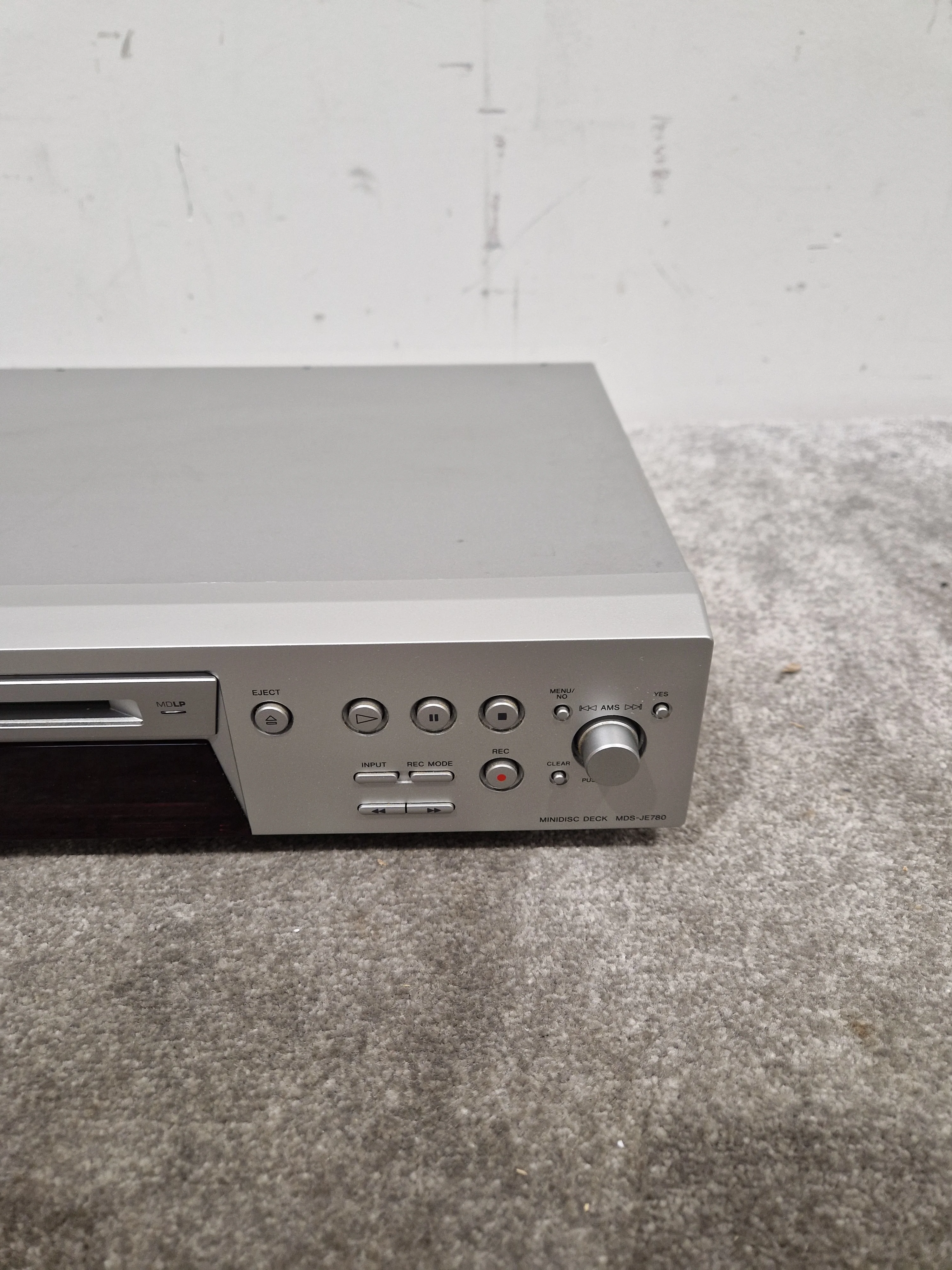 Sony MDS-JE780 - Minidisc Recorder - Spares or Repair w/ Original Box & Remote - Image 7