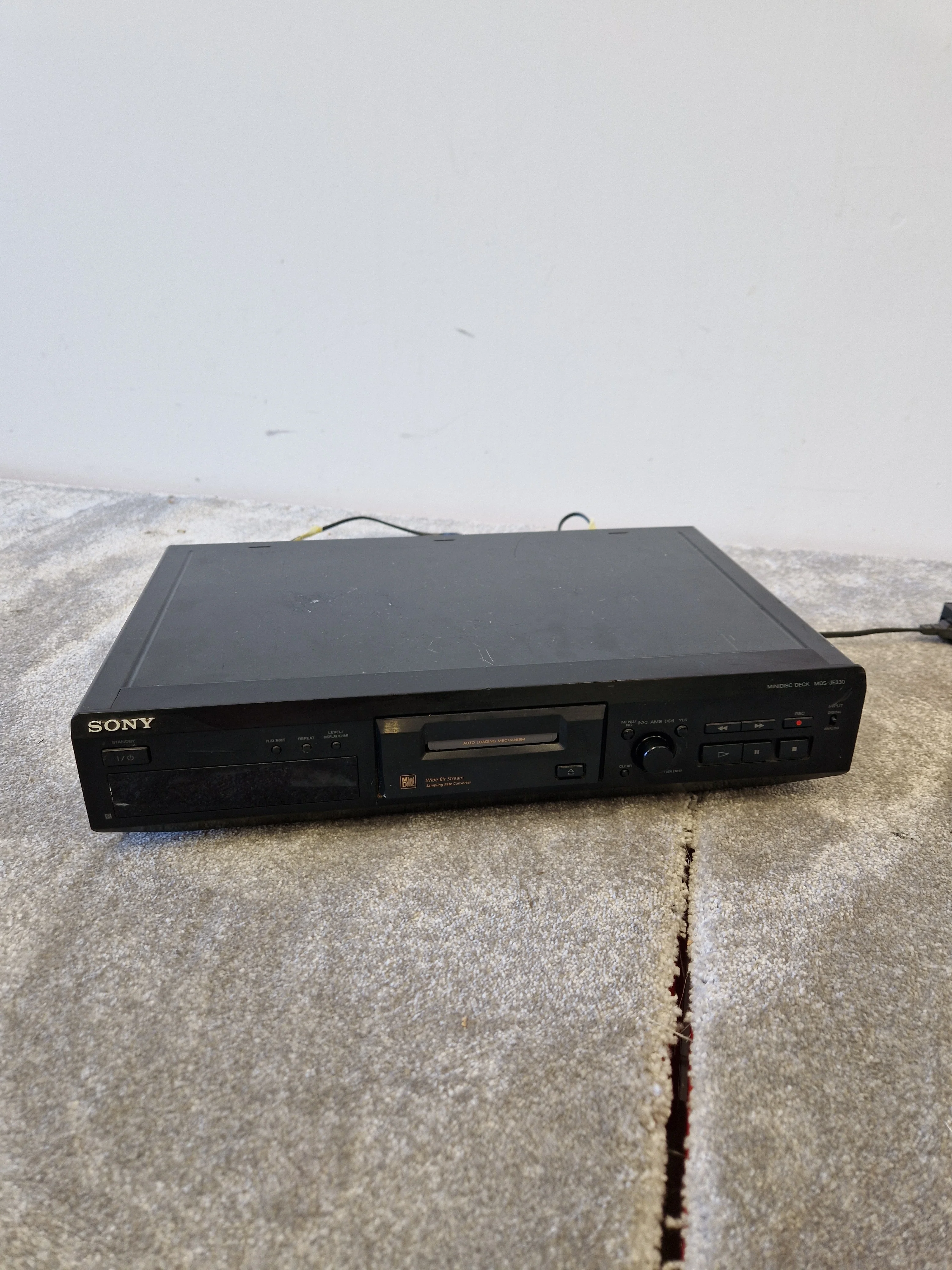 Sony MDS-JE330 MiniDisc Player – Portable Digital Audio Recorder w/ Remote Control - Spares or Repair - Image 4
