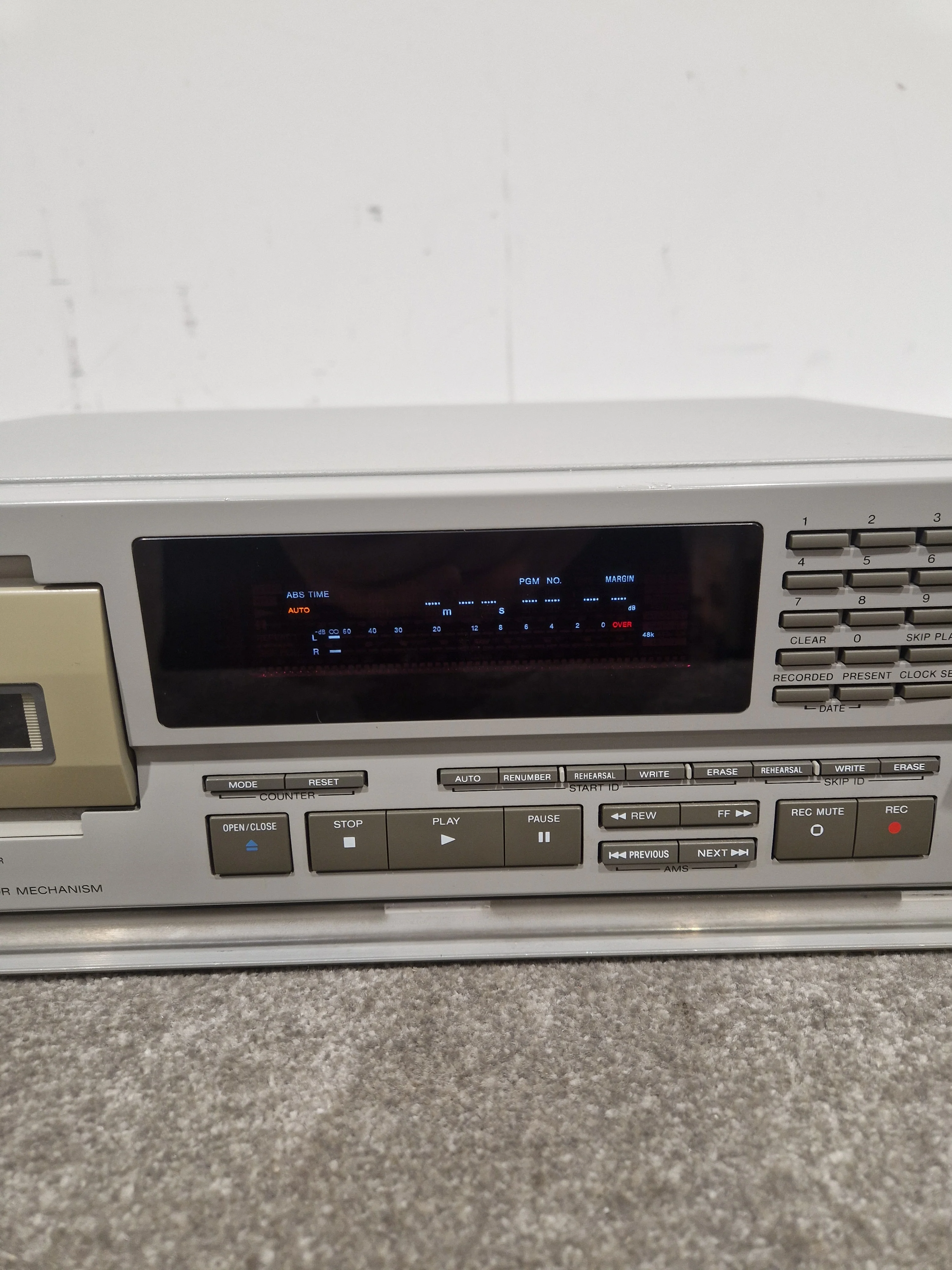 Sony PCM-2600 DAT Player - Sound Output Issue - Spares or Repair w/ Power Supply - Image 14