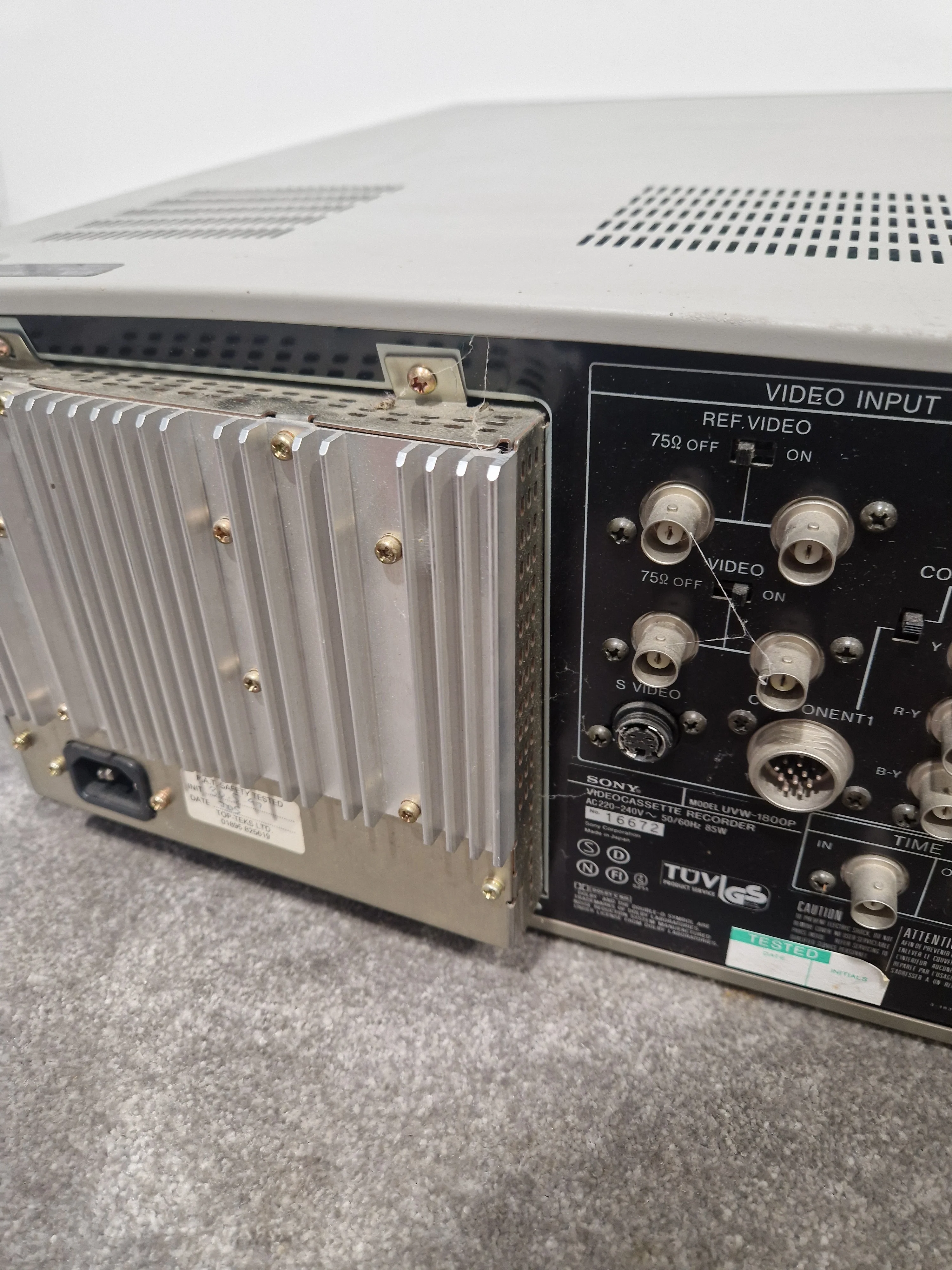 Sony Uvw-1800p U-Matic Videocassette Recorder - Professional Grade, Hi-Fi Audio - Spares or Repair w/ Manuals - Image 10