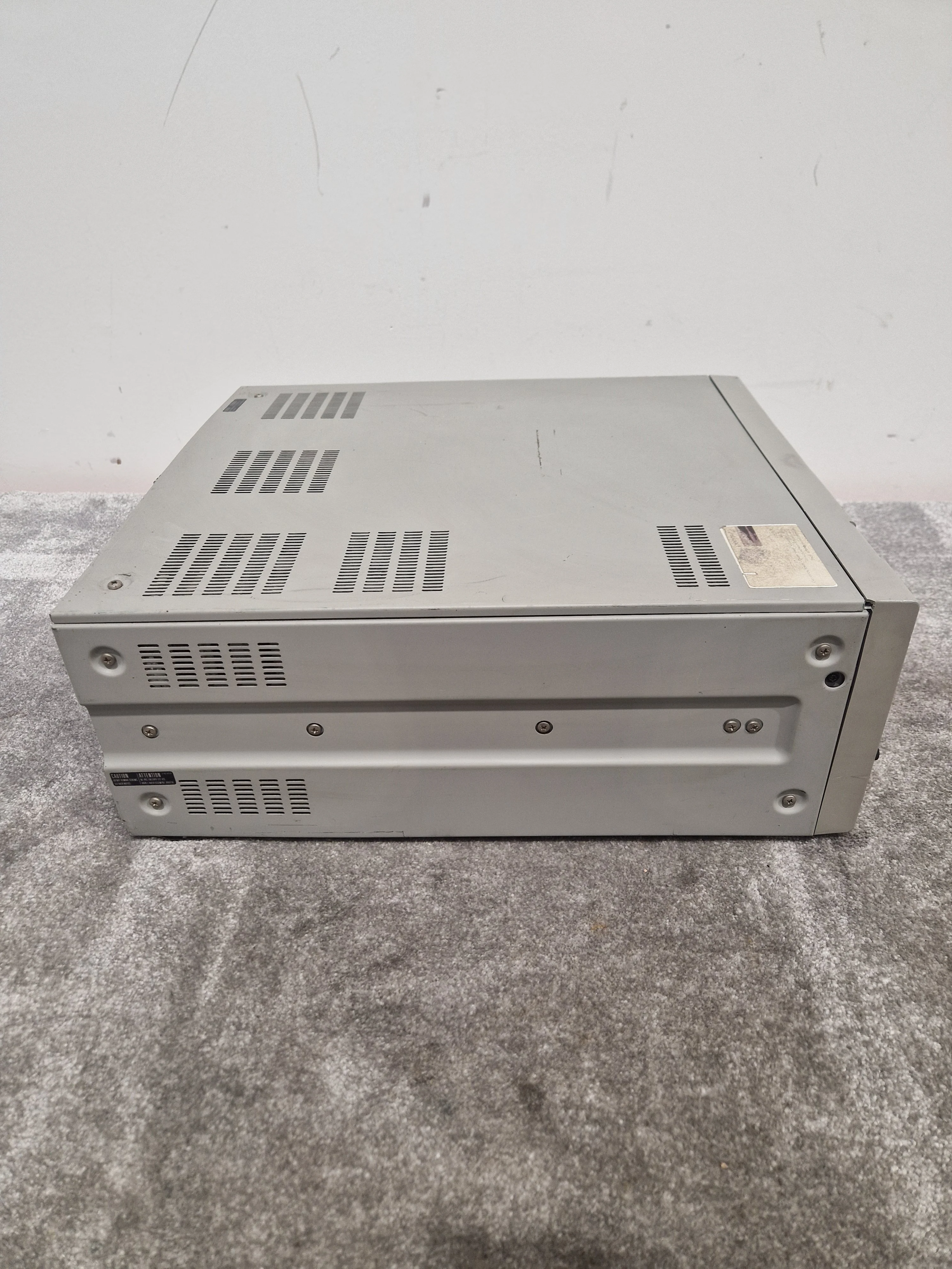 Sony Uvw-1800p U-Matic Videocassette Recorder - Professional Grade, Hi-Fi Audio - Spares or Repair w/ Manuals - Image 2