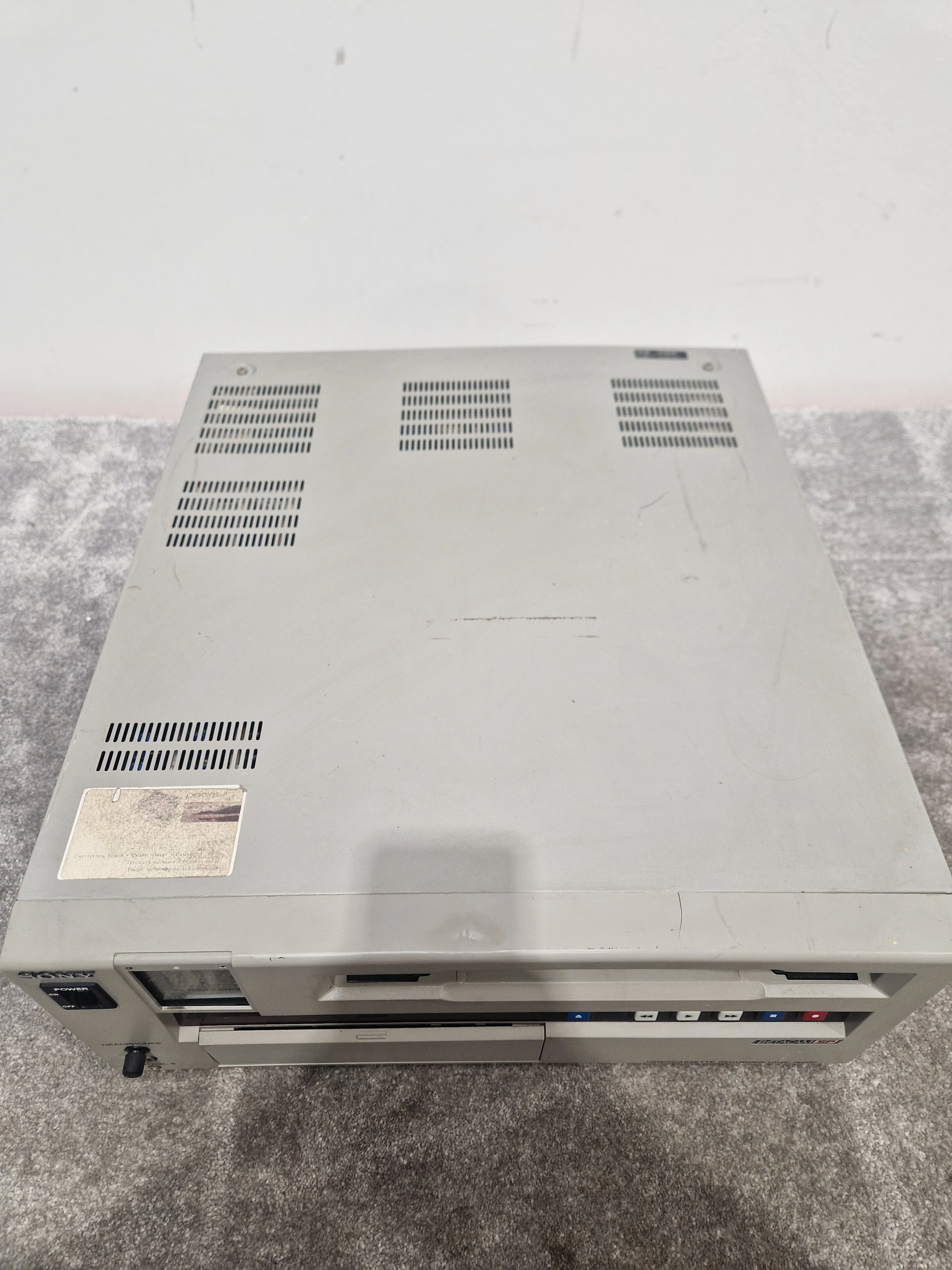 Sony Uvw-1800p U-Matic Videocassette Recorder - Professional Grade, Hi-Fi Audio - Spares or Repair w/ Manuals - Image 6
