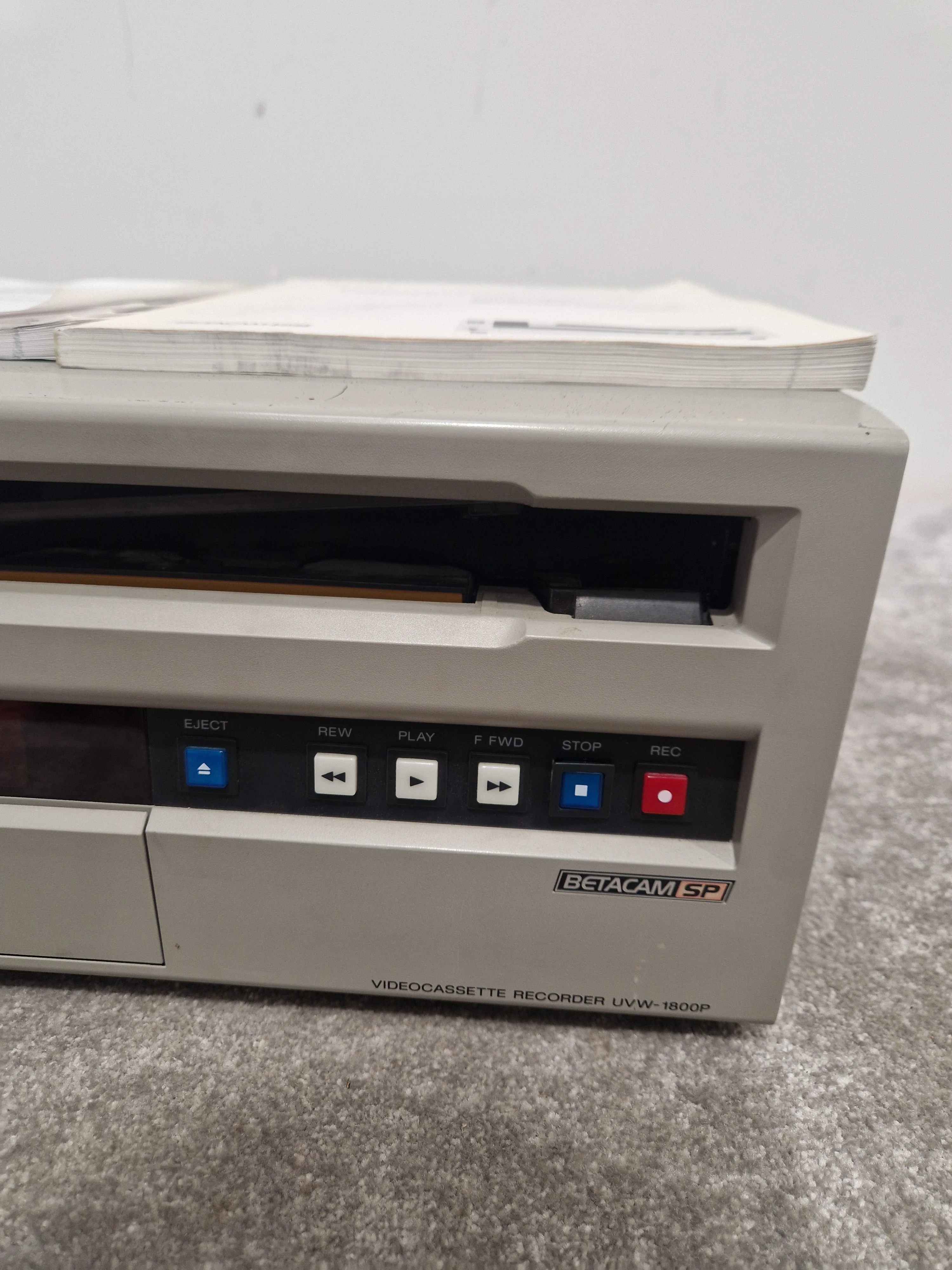 Sony Uvw-1800p U-Matic Videocassette Recorder - Professional Grade, Hi-Fi Audio - Spares or Repair w/ Manuals - Image 7