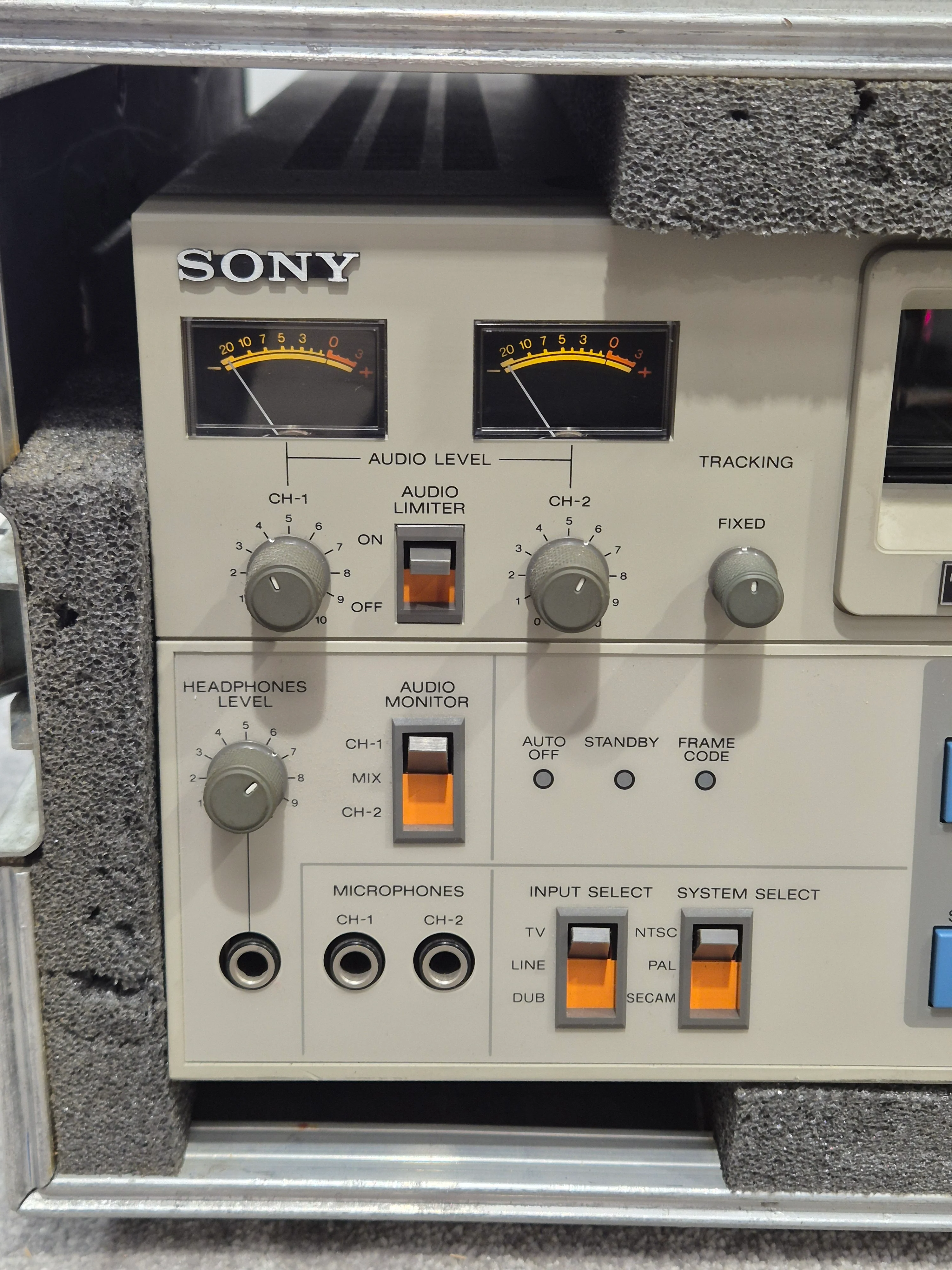 Sony VO-7360 Videocassette Recorder - Vintage Editing Unit - Spares or Repair w/ Hard Case - Image 2