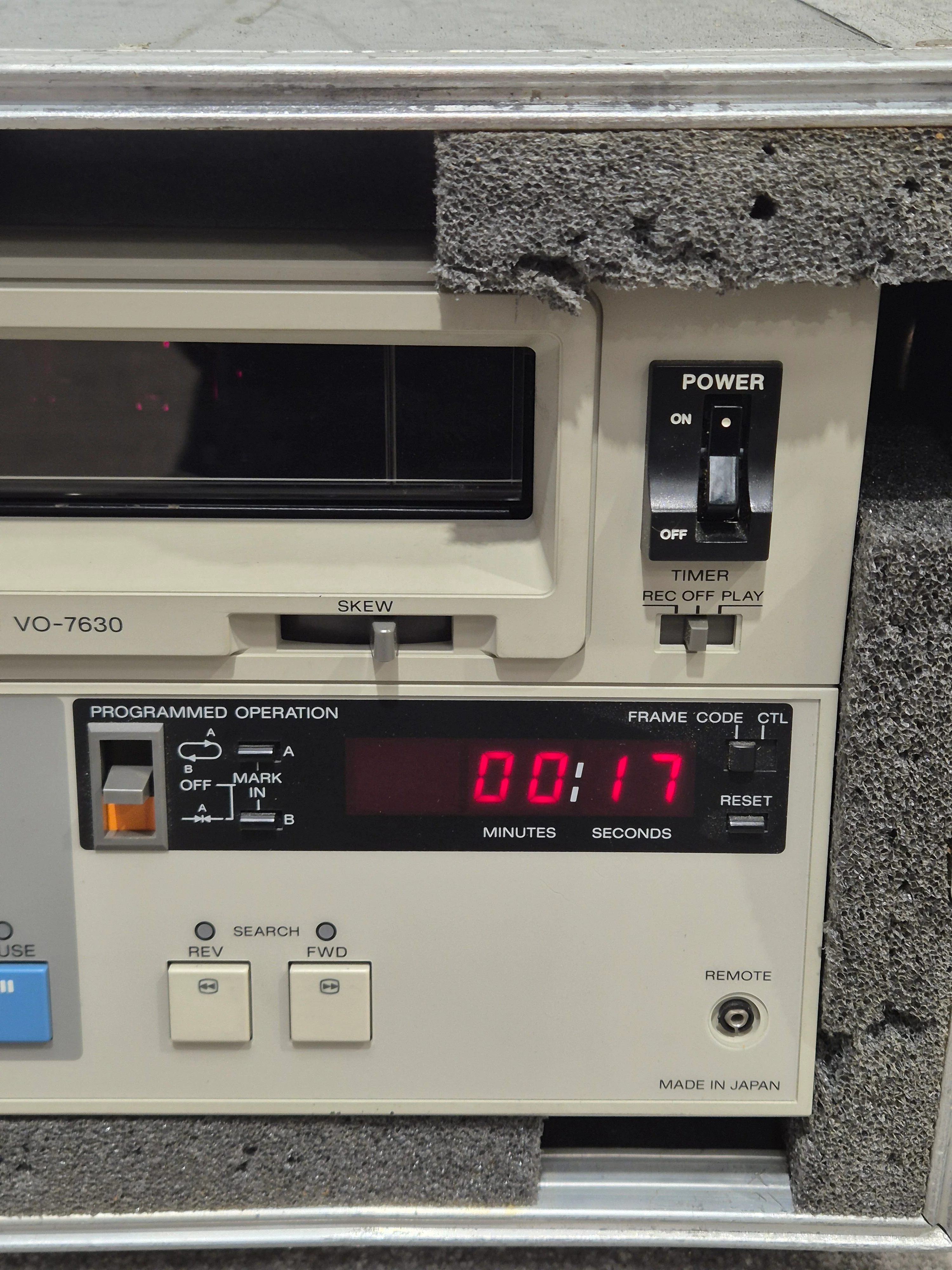 Sony VO-7360 Videocassette Recorder - Vintage Editing Unit - Spares or Repair w/ Hard Case - Image 4